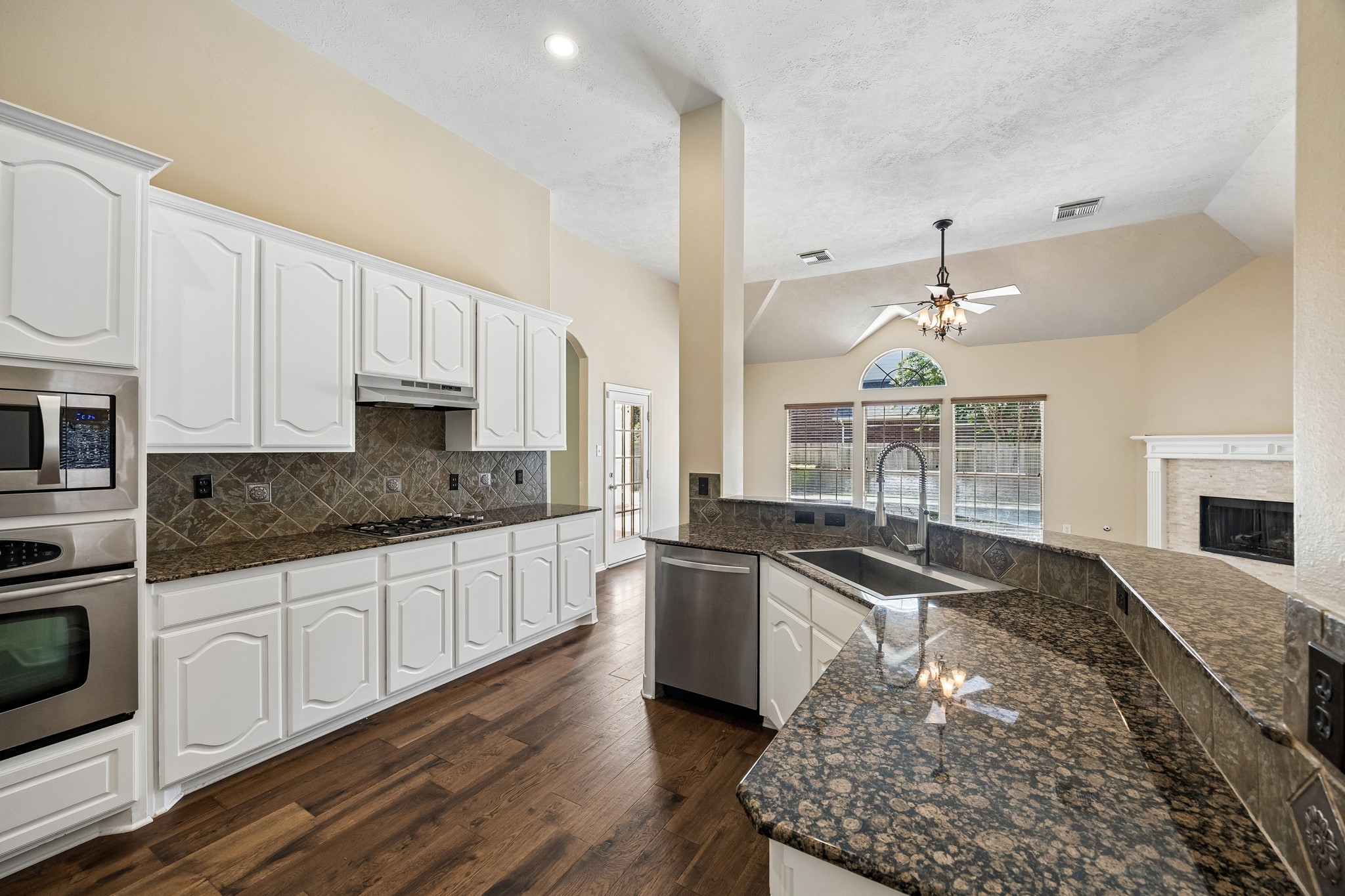 1007 Longdraw Drive Property Photo 3