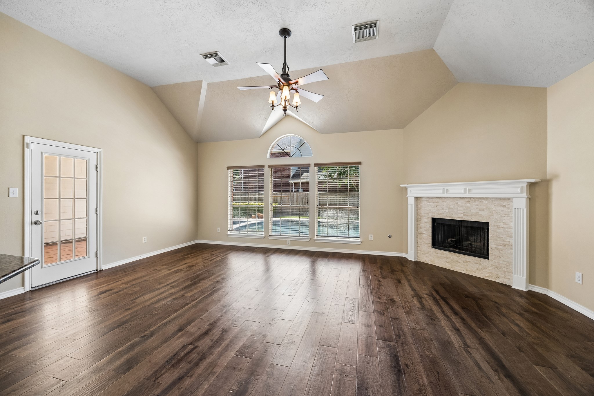 1007 Longdraw Drive Property Photo 11