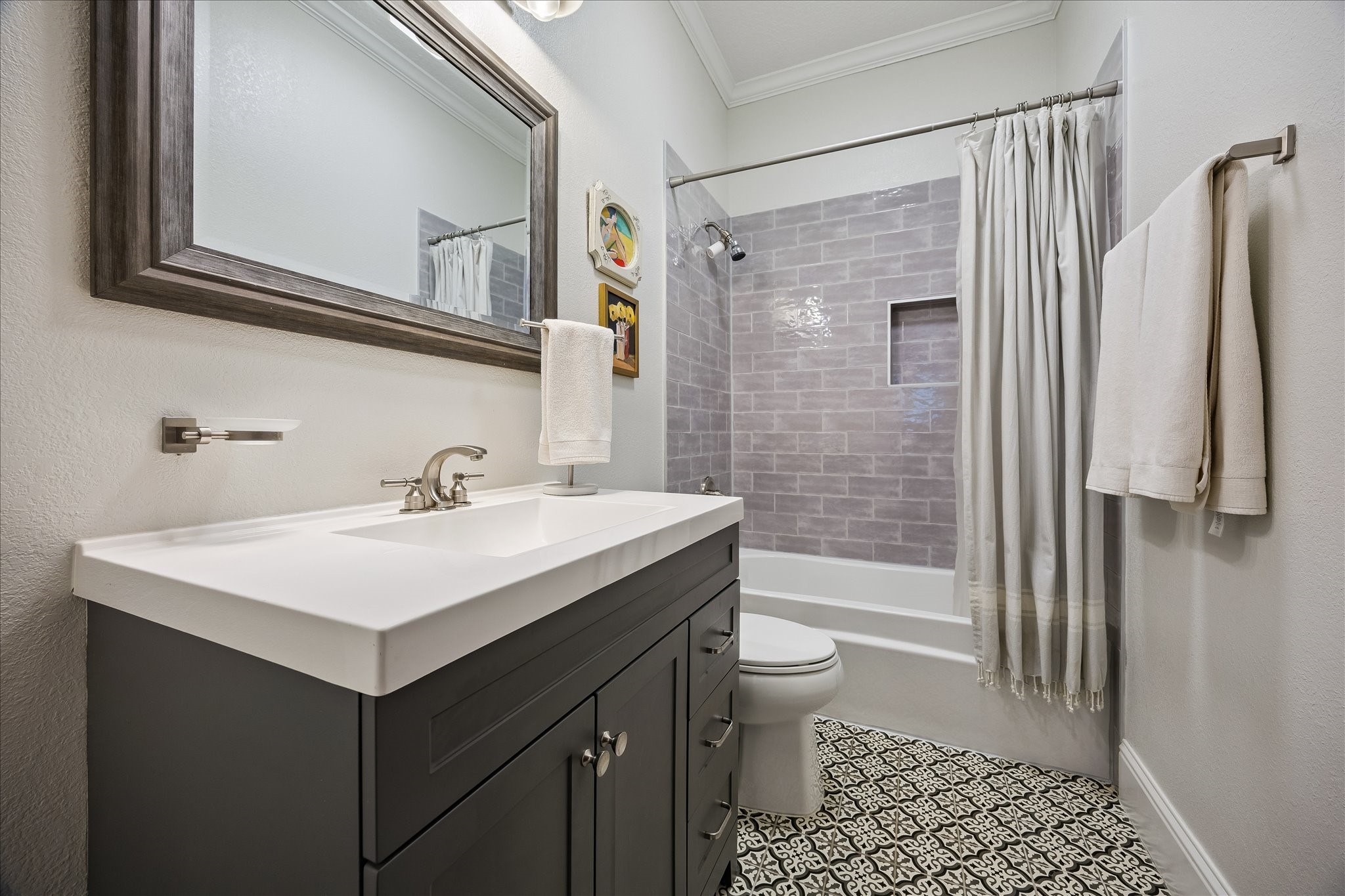 106 Alma Street Property Photo 27