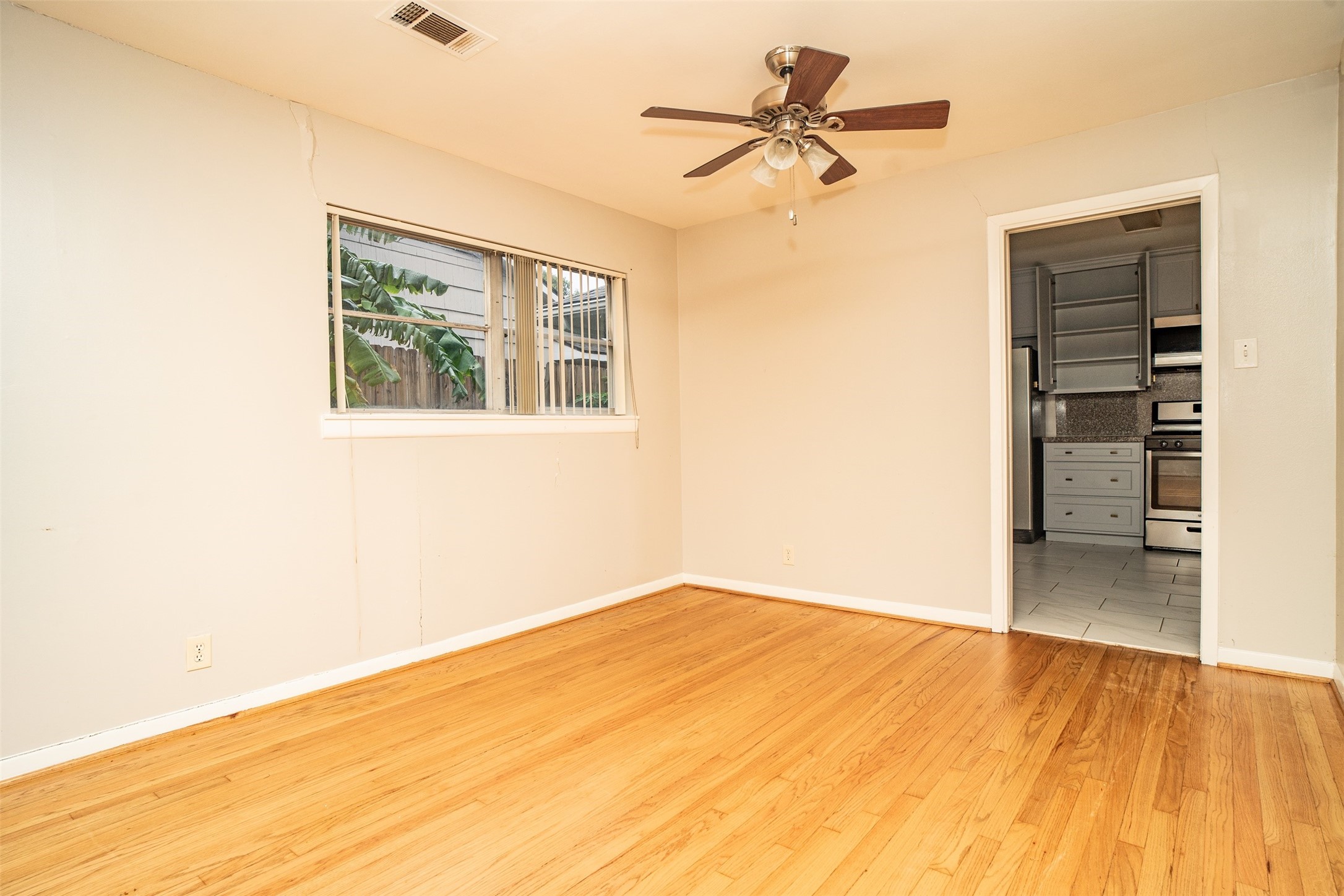 4829 Hummingbird Street Property Photo 2