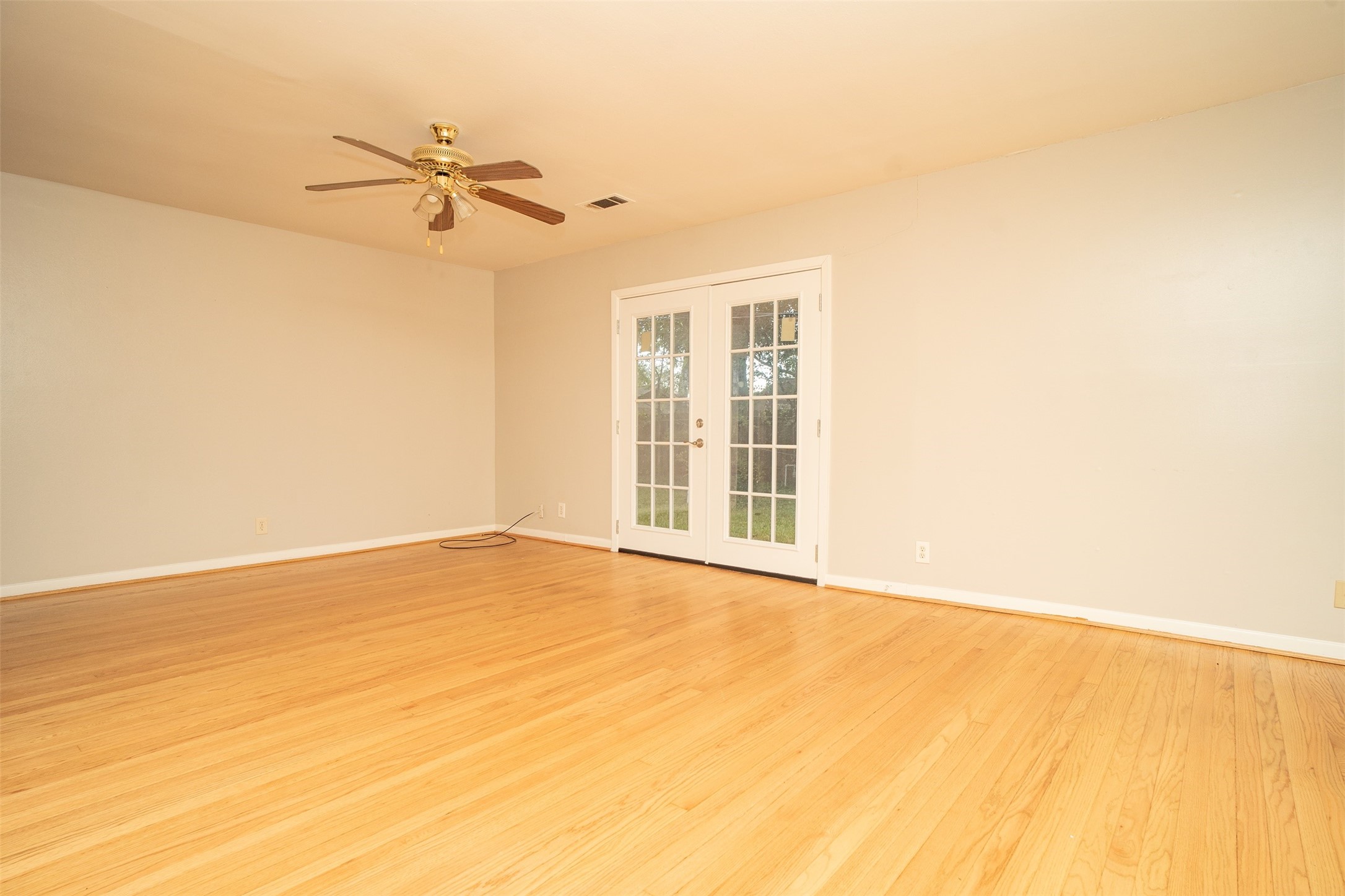 4829 Hummingbird Street Property Photo 3