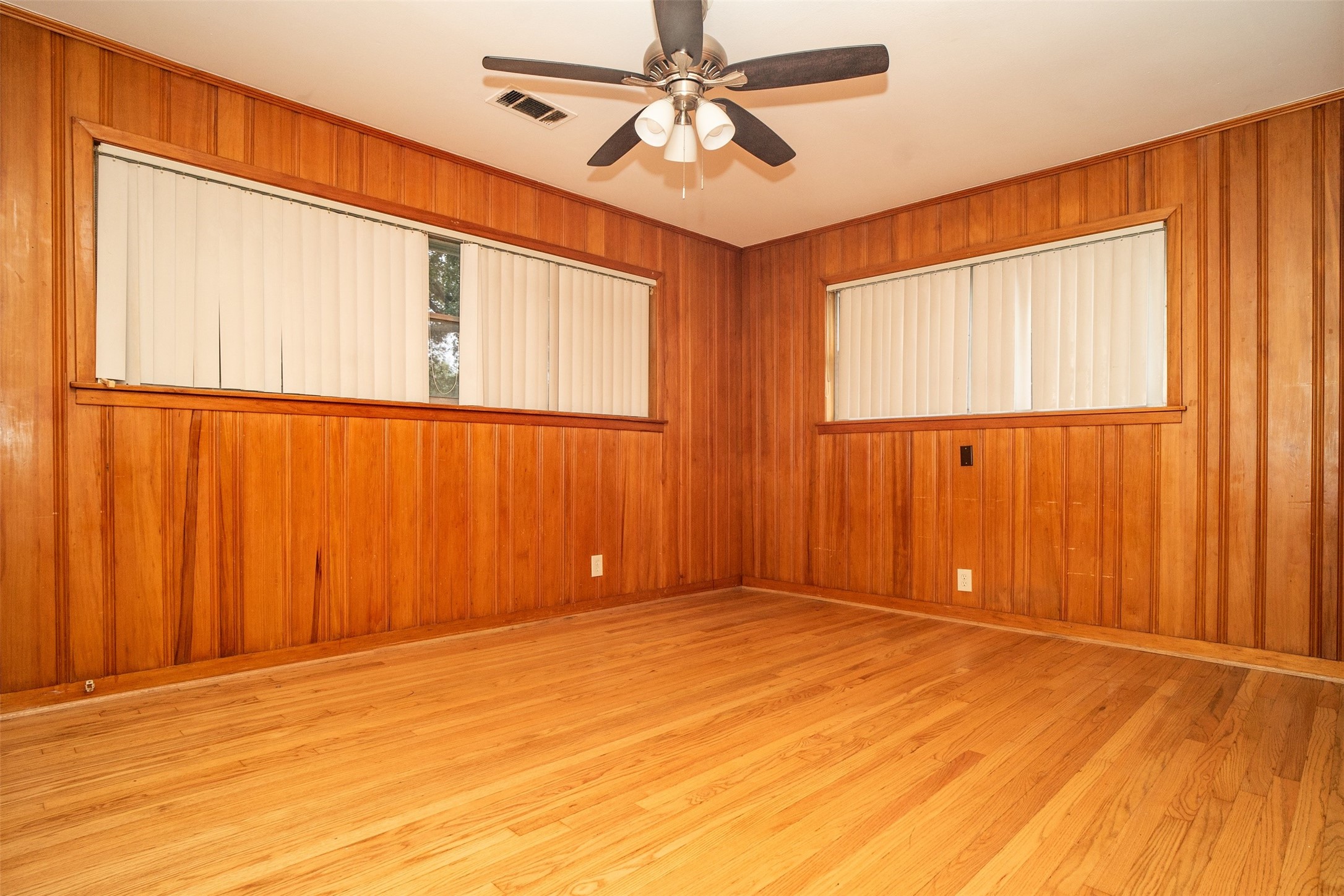 4829 Hummingbird Street Property Photo 5