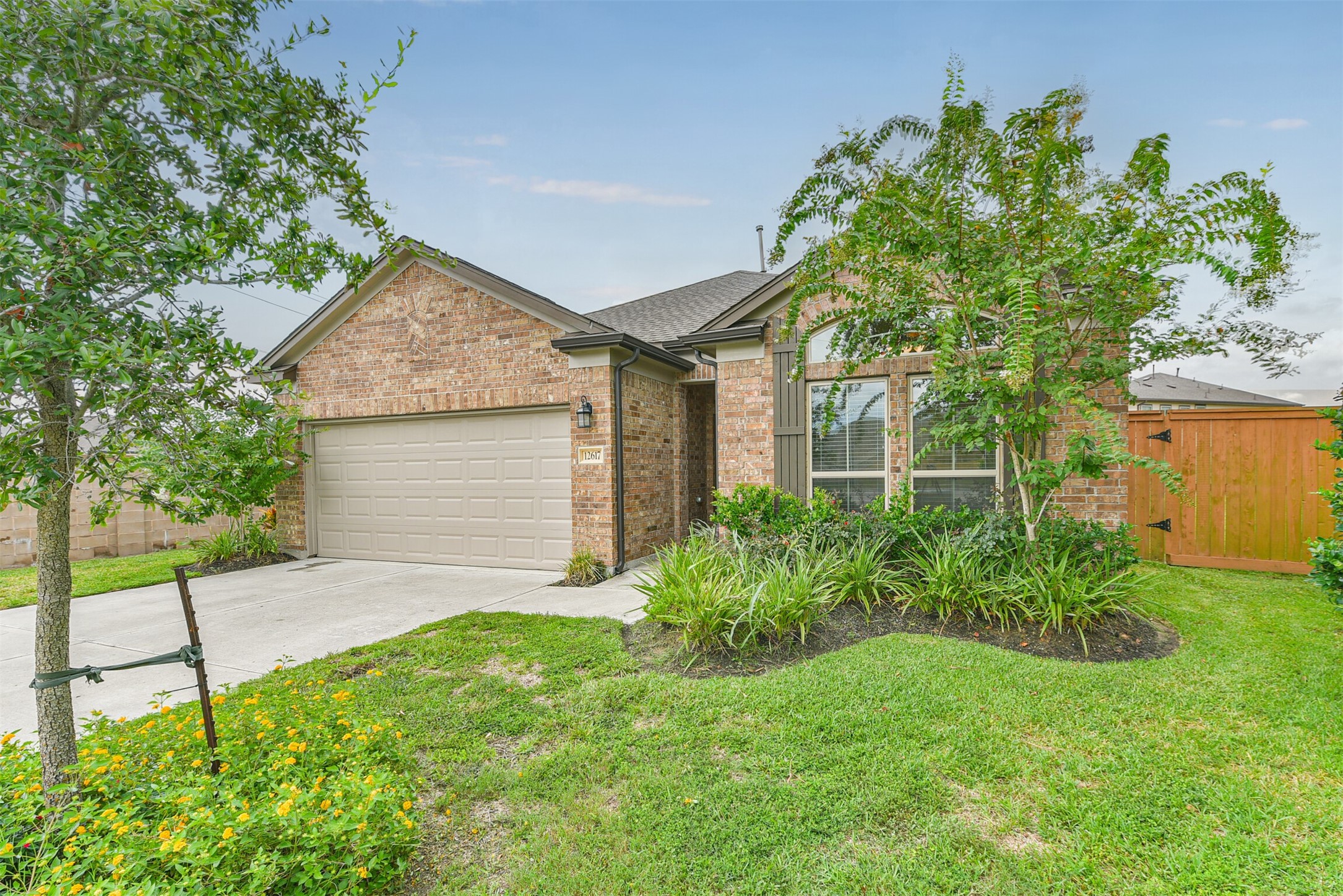 12617 White Cove Drive Property Photo 3