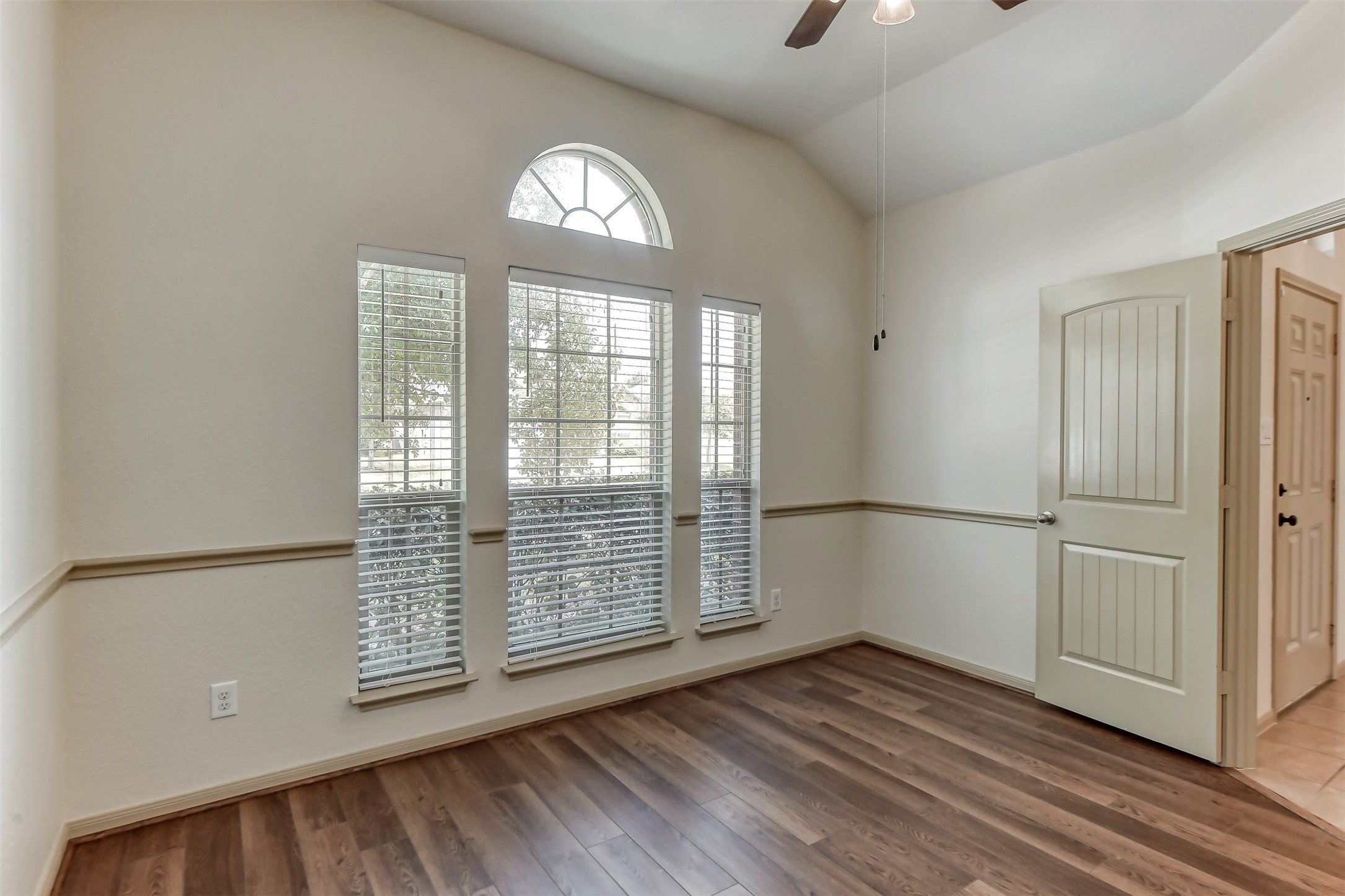 25522 Marmite Drive Property Photo 4