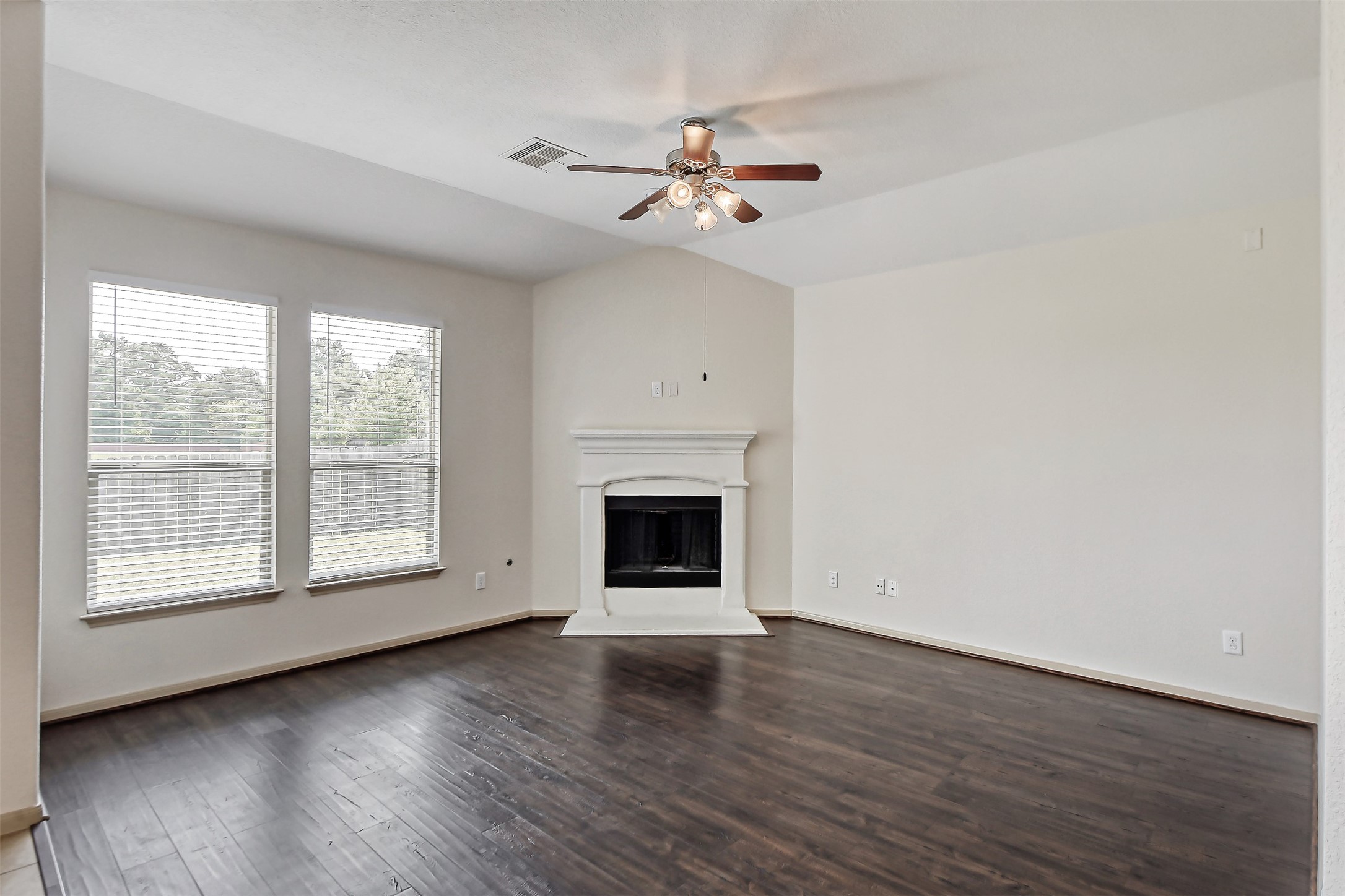 25522 Marmite Drive Property Photo 5