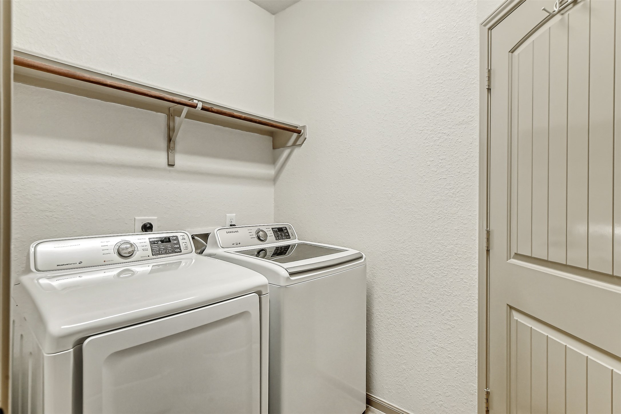 25522 Marmite Drive Property Photo 8
