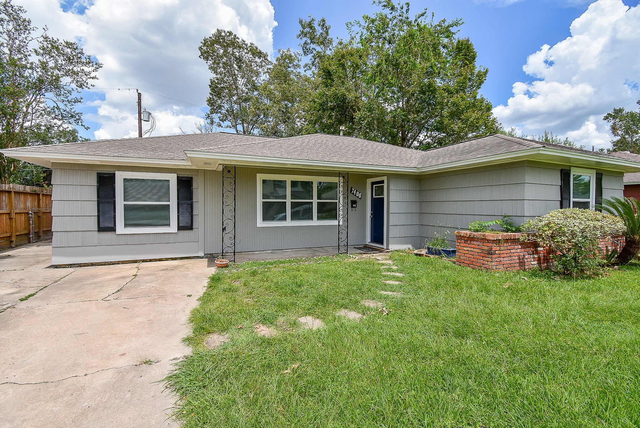 7406 Schiller Street Property Photo 1