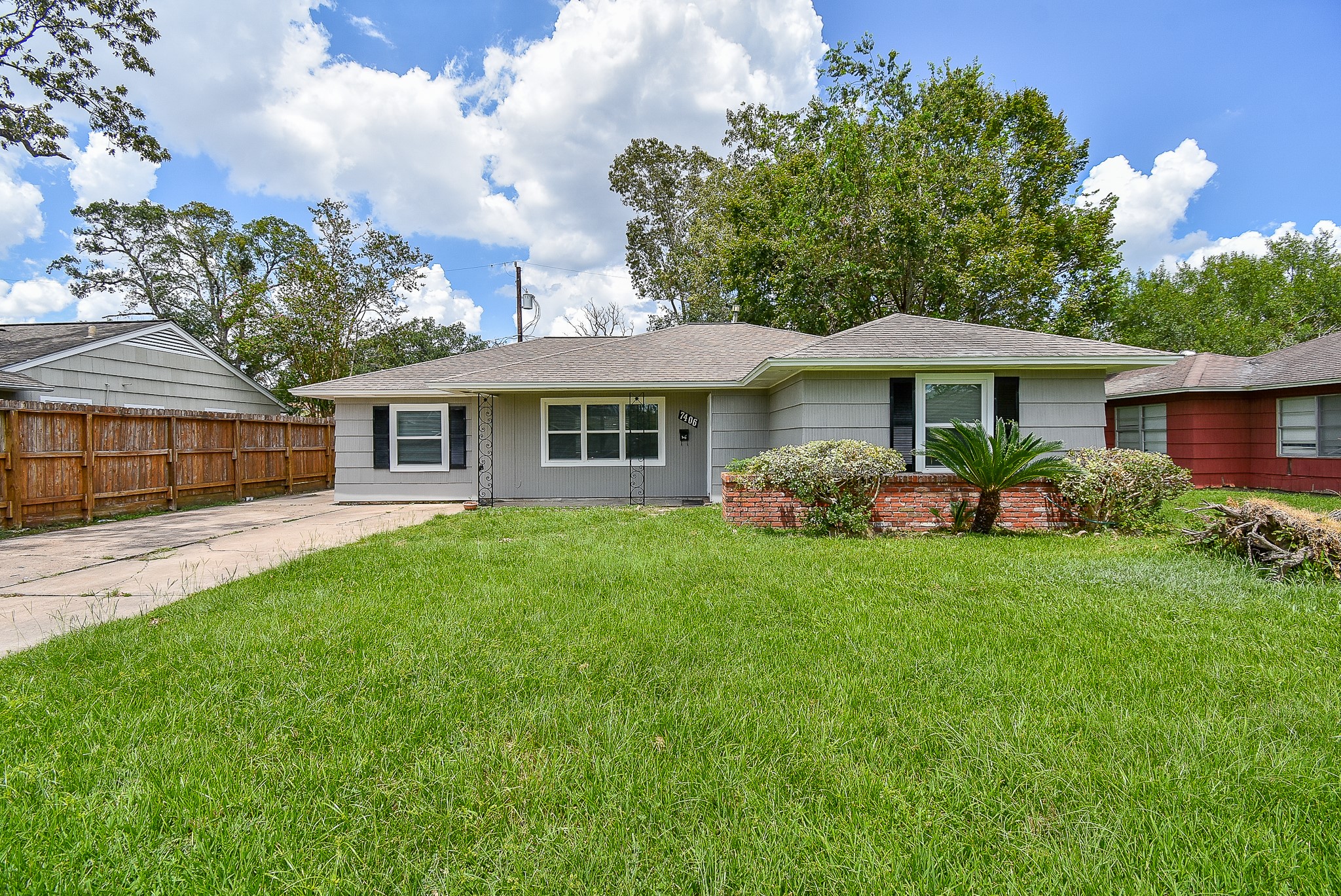 7406 Schiller Street Property Photo 2