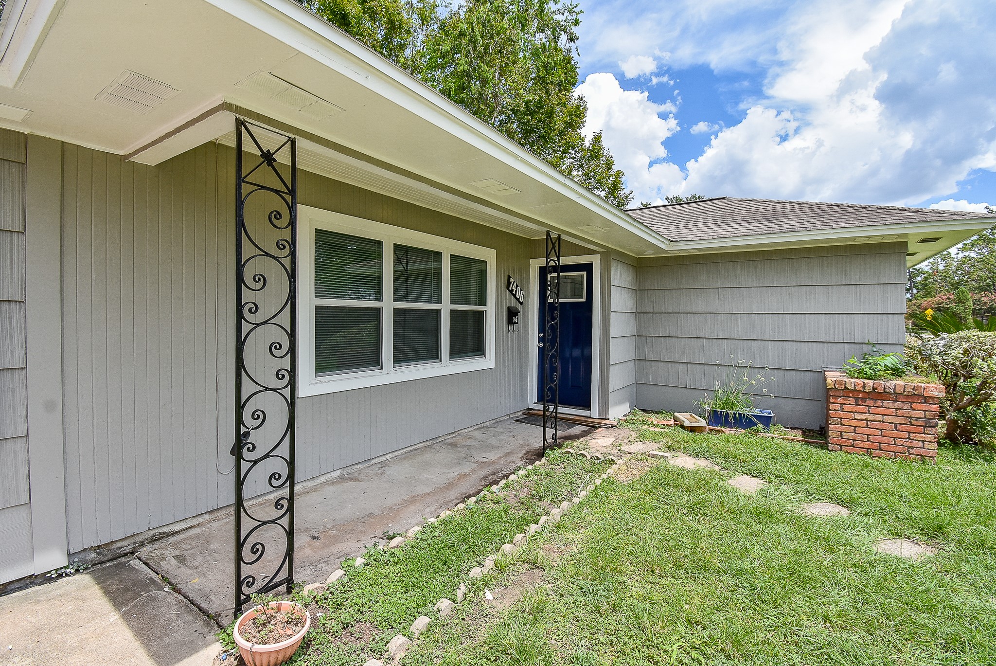 7406 Schiller Street Property Photo 3
