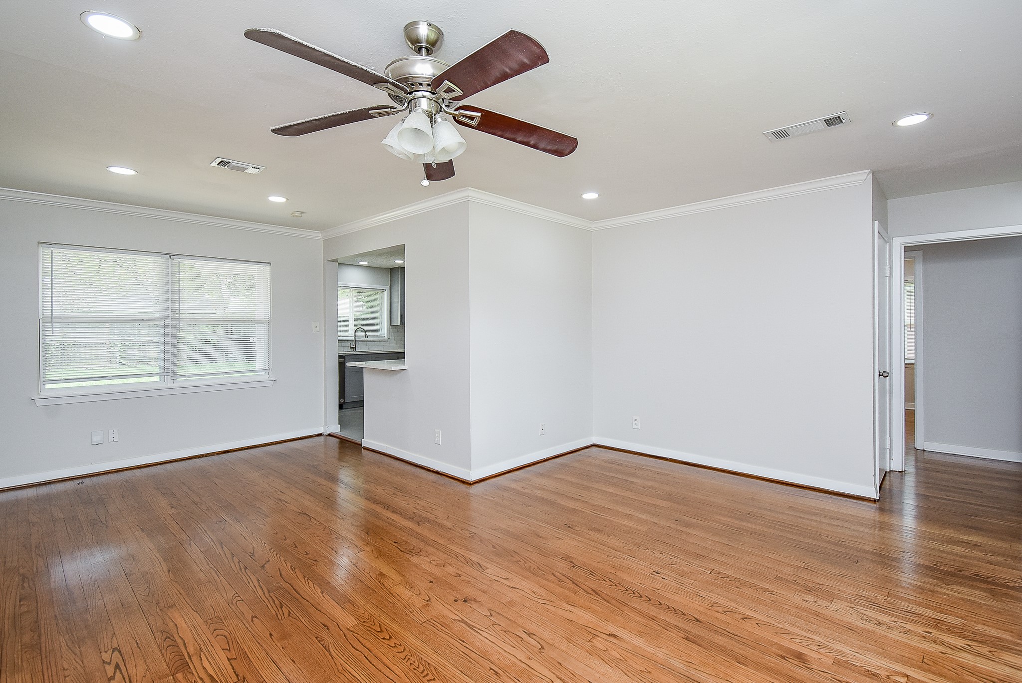 7406 Schiller Street Property Photo 6