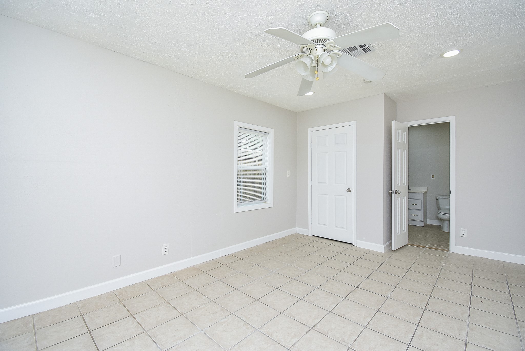 7406 Schiller Street Property Photo 13