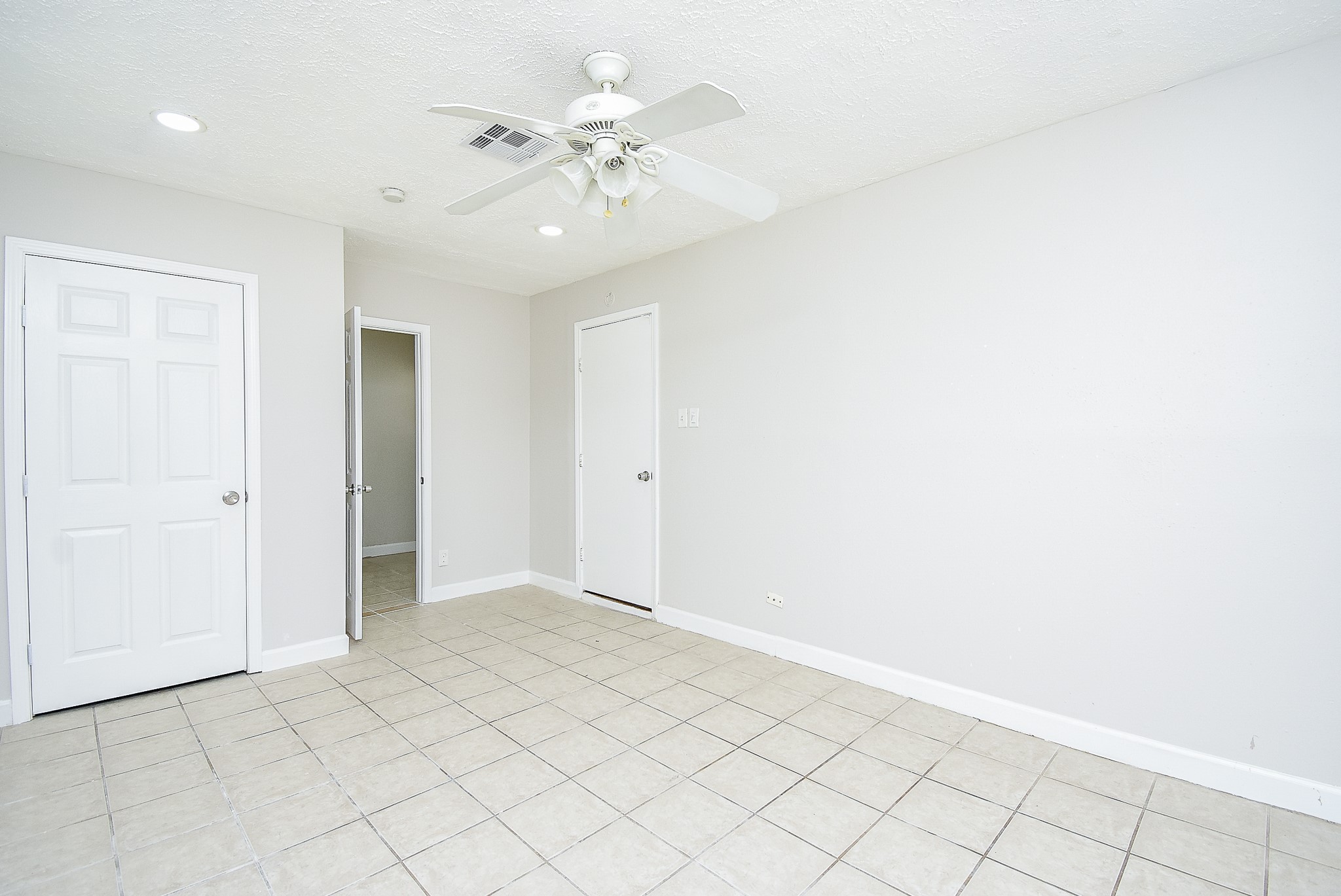 7406 Schiller Street Property Photo 14