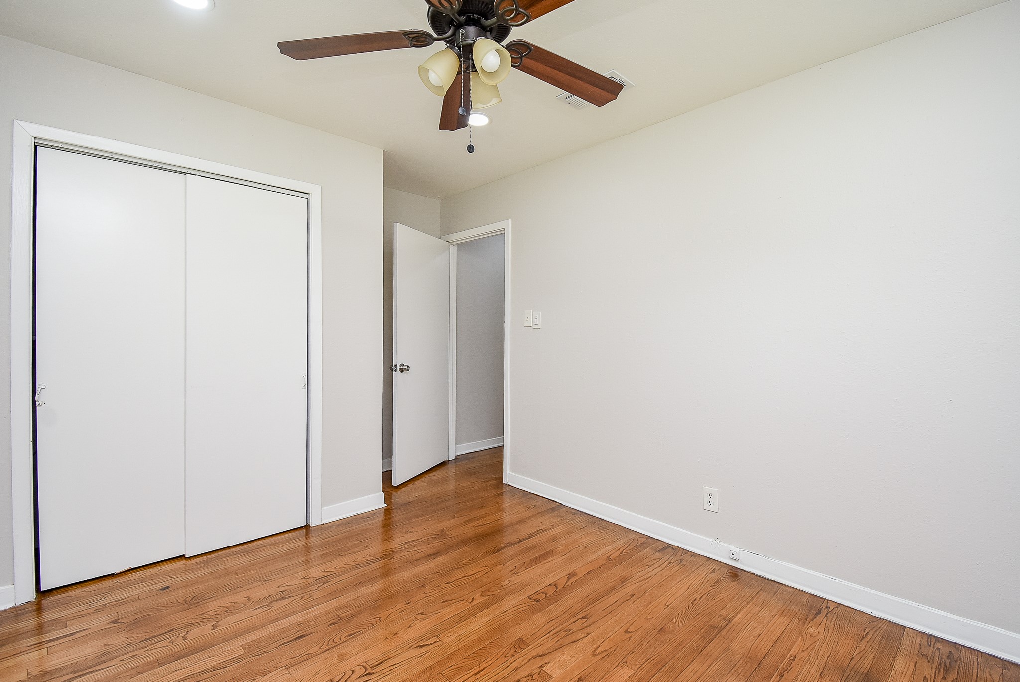 7406 Schiller Street Property Photo 20