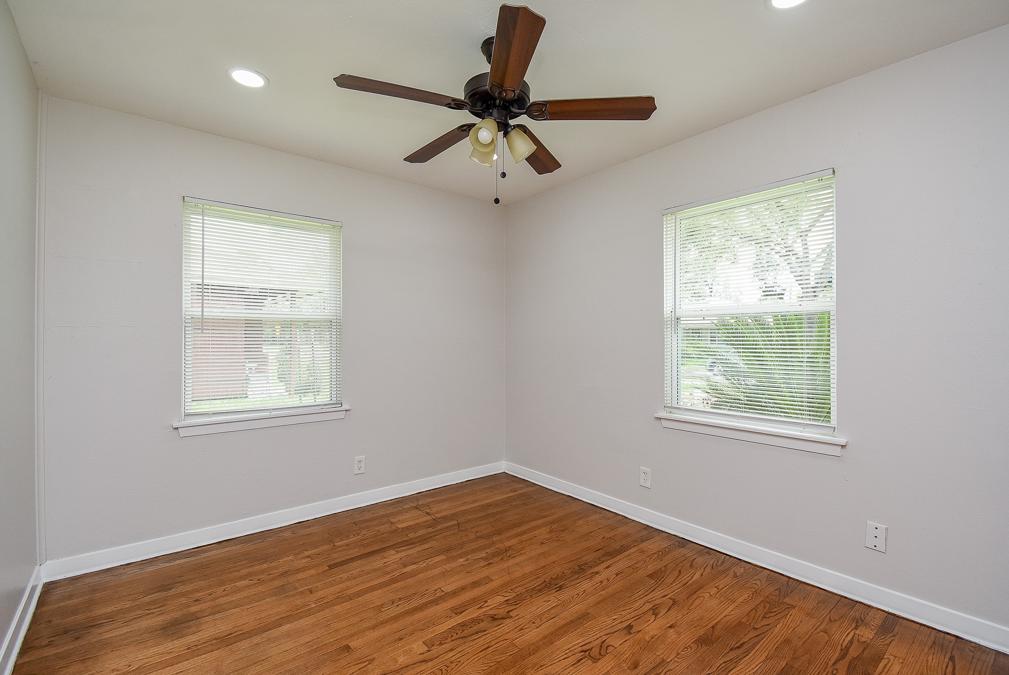 7406 Schiller Street Property Photo 24