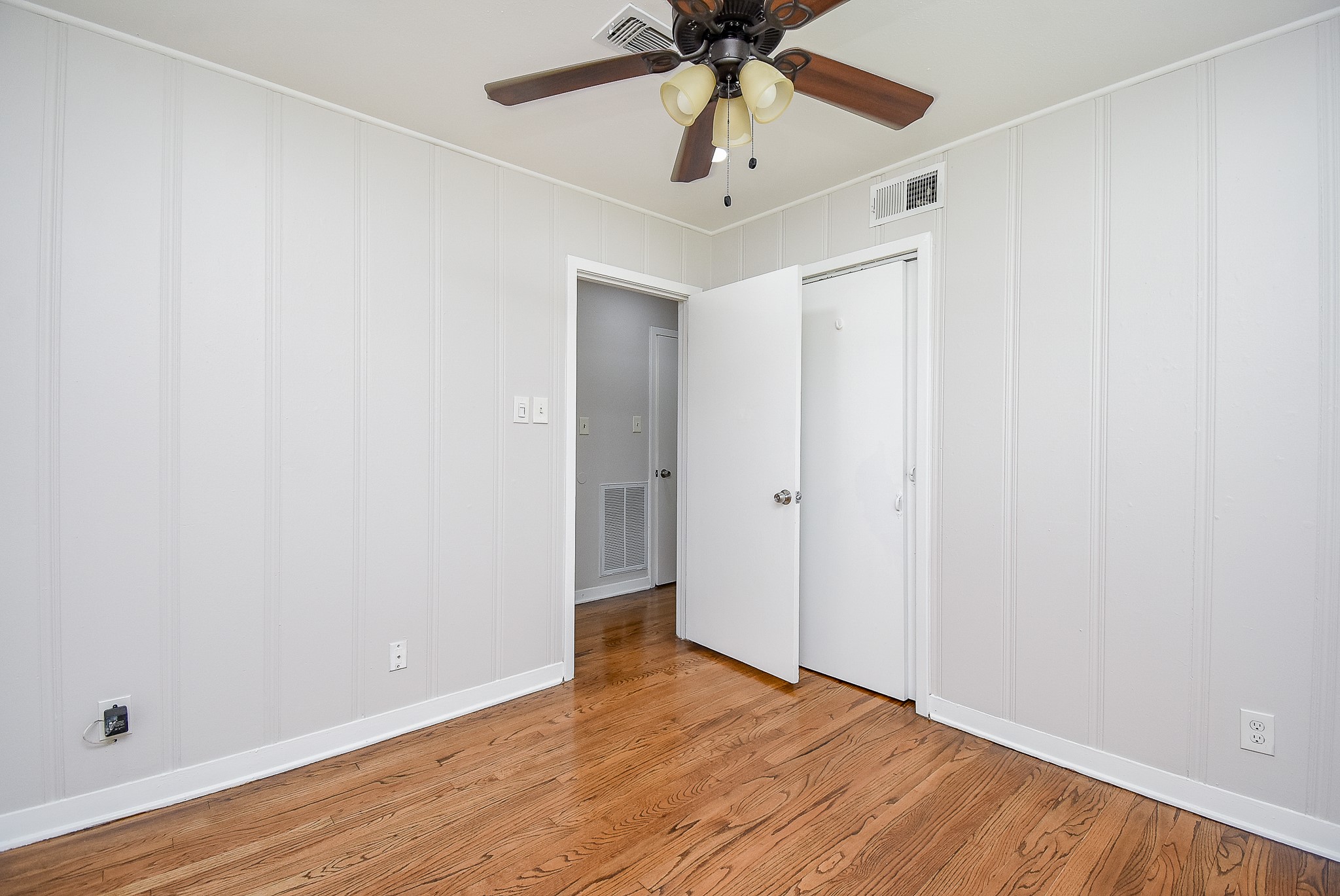 7406 Schiller Street Property Photo 25