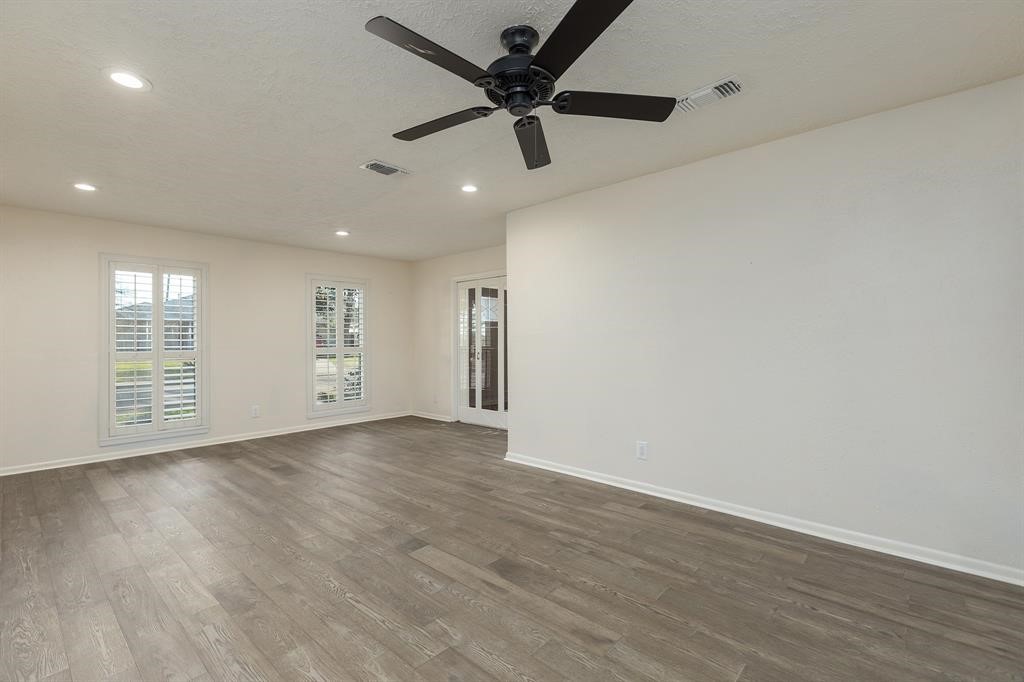 20357 Fieldtree Drive Property Photo 4