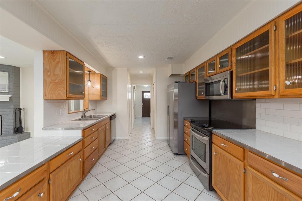 20357 Fieldtree Drive Property Photo 9