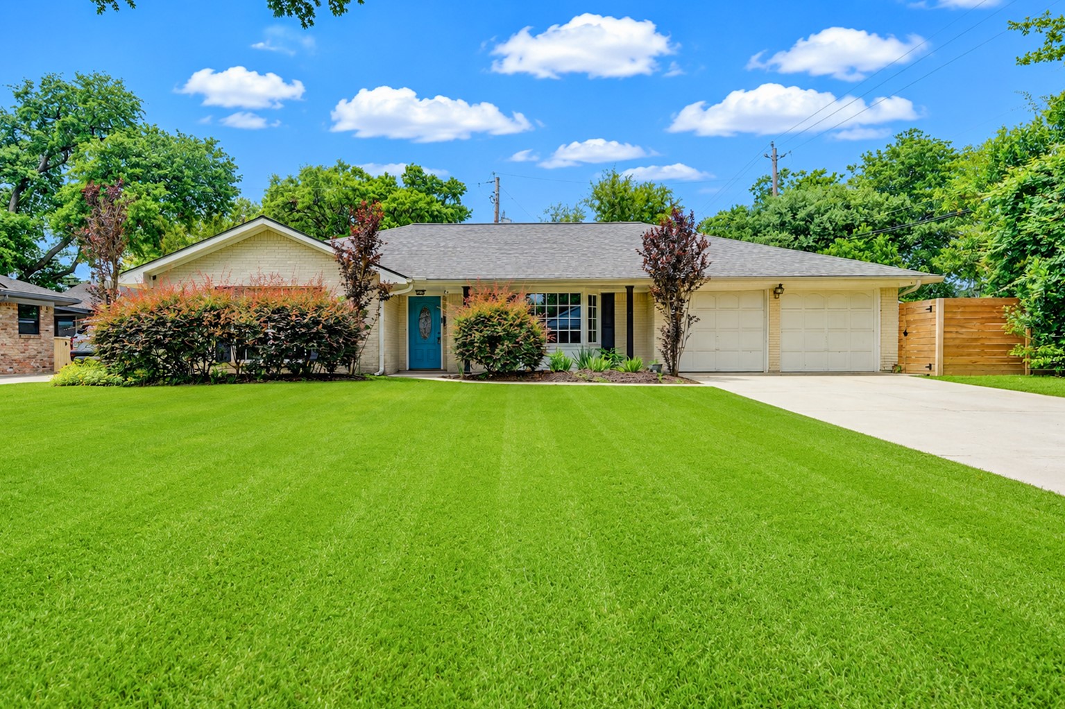 5019 Oak Forest Drive Property Photo 1
