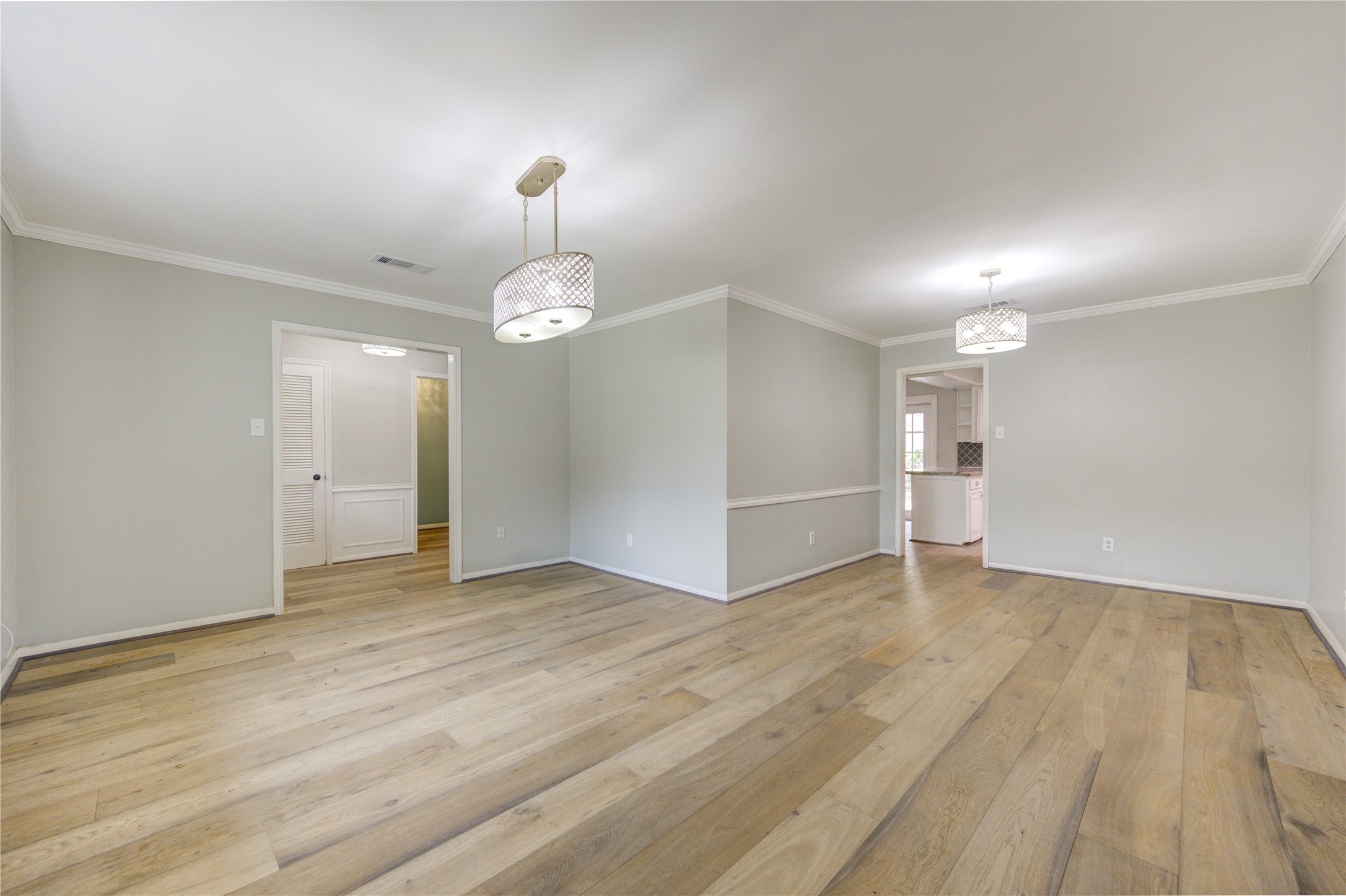 5019 Oak Forest Drive Property Photo 5