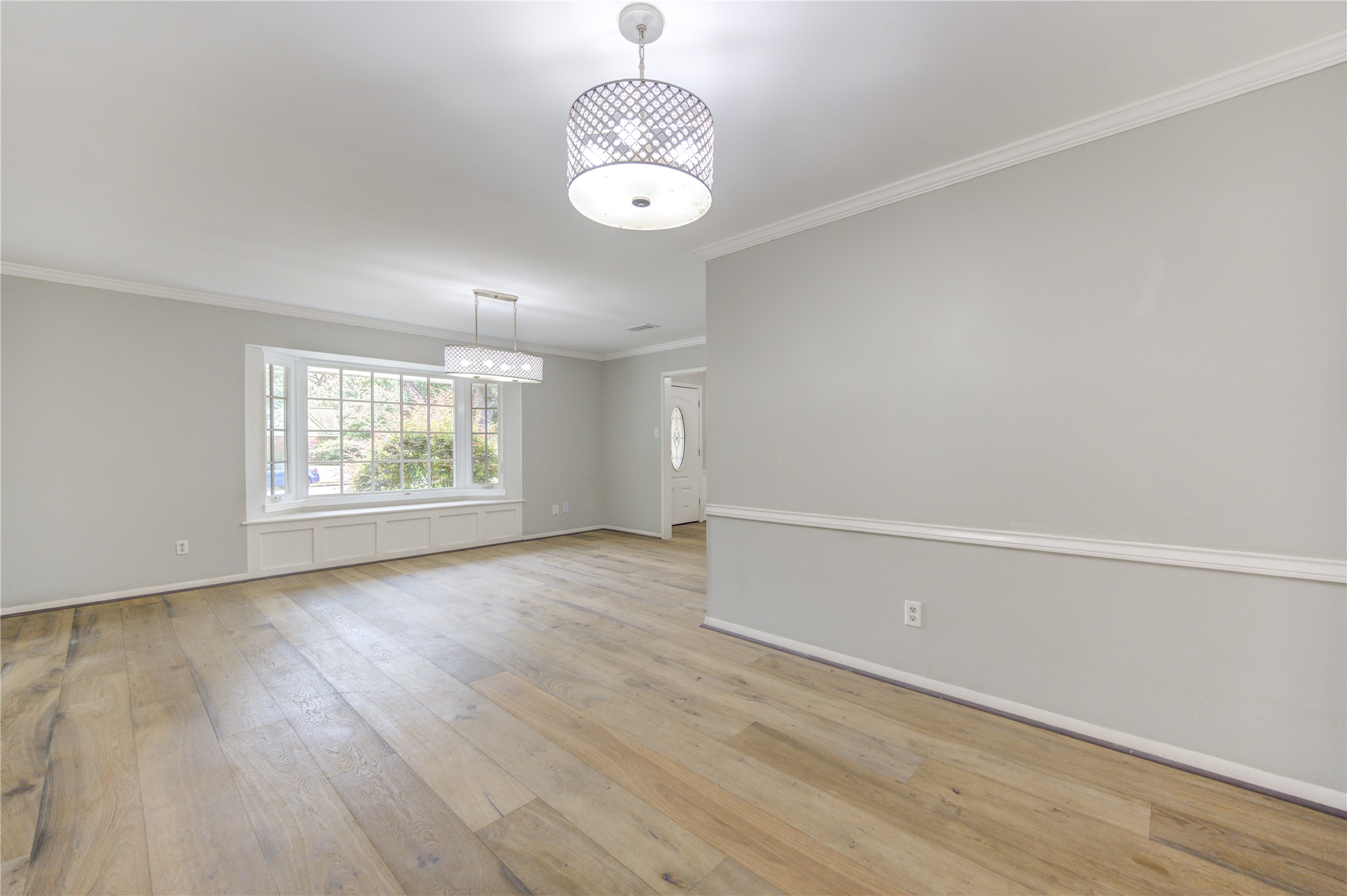 5019 Oak Forest Drive Property Photo 6