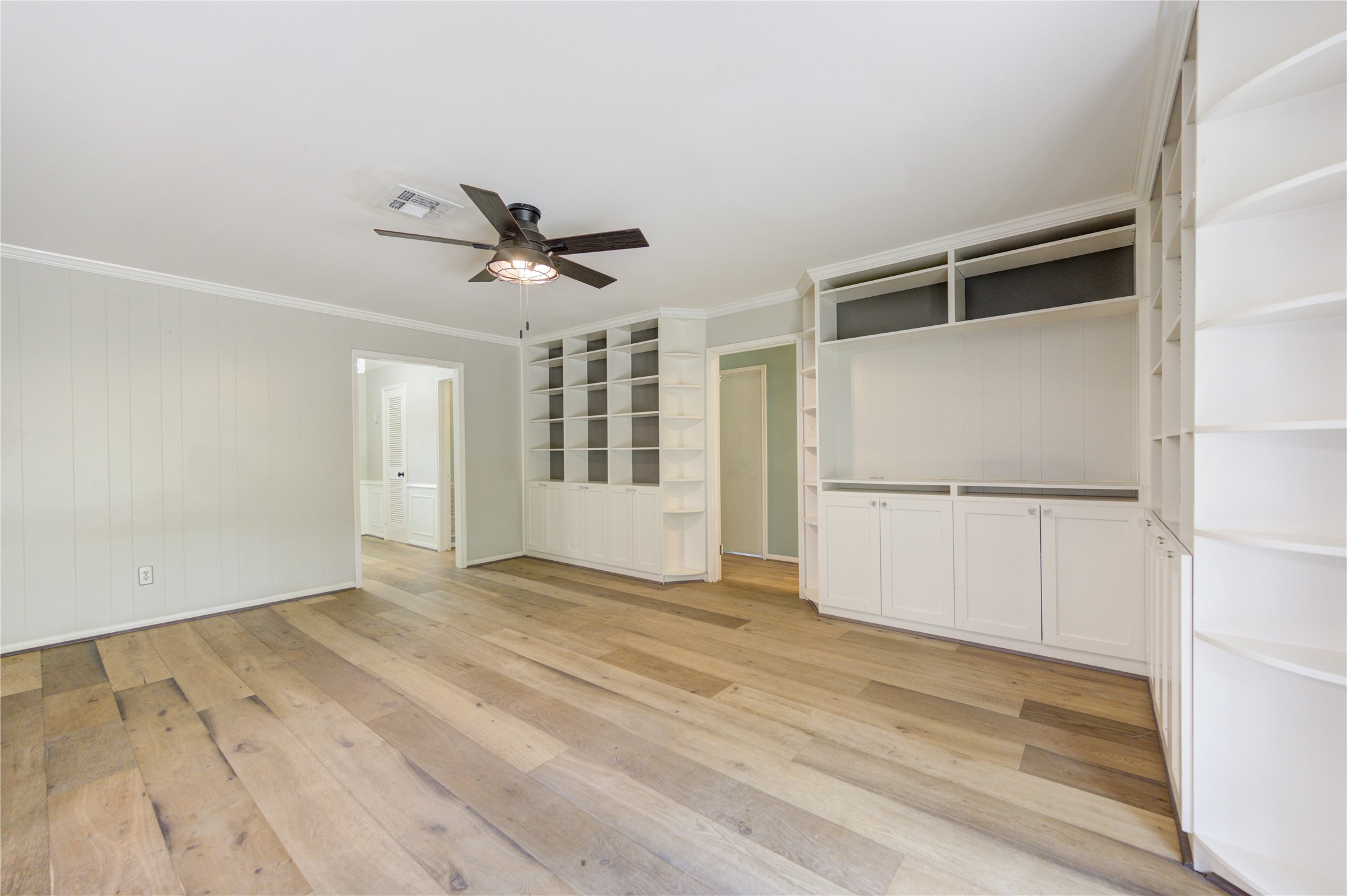 5019 Oak Forest Drive Property Photo 8