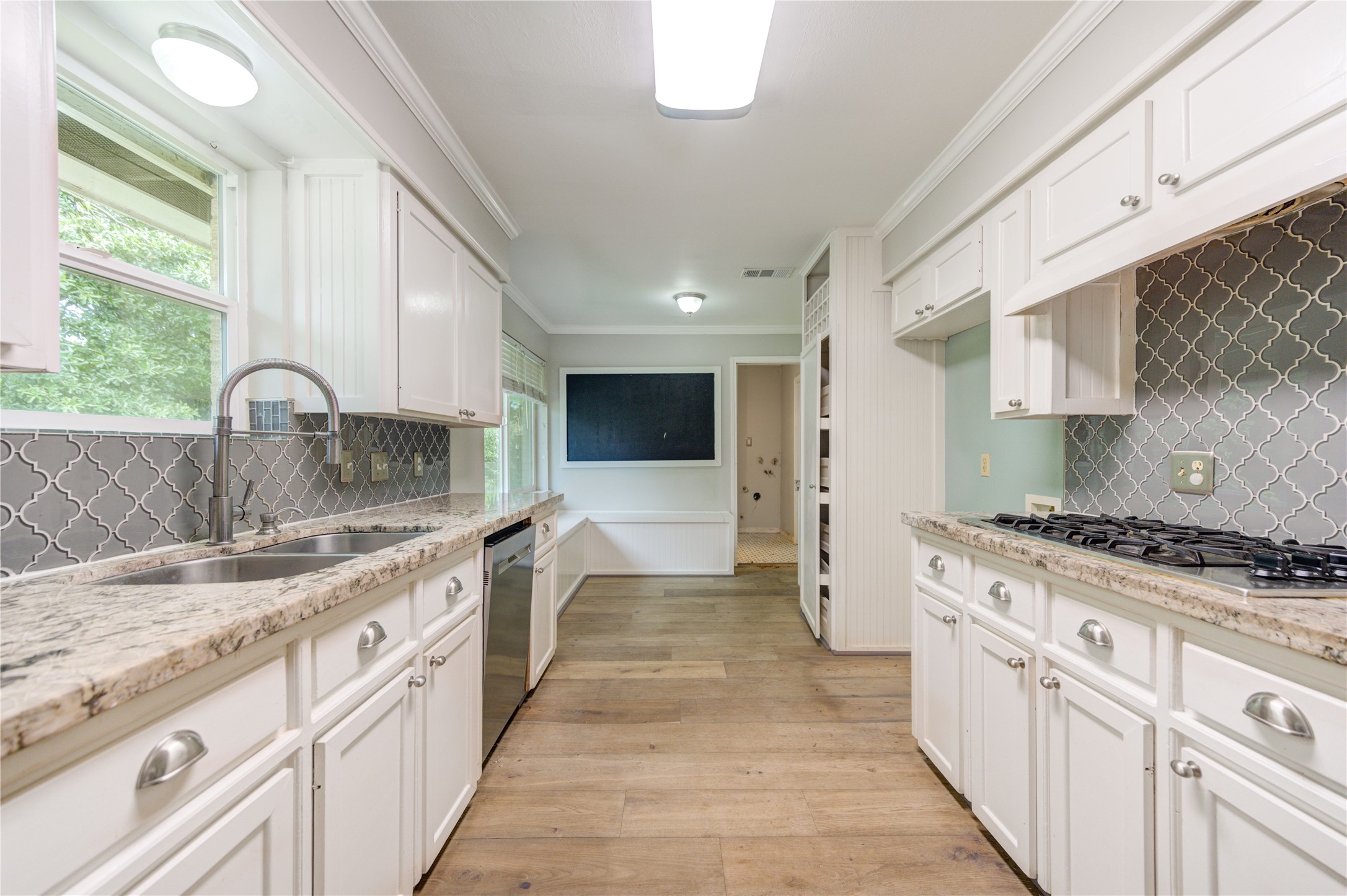 5019 Oak Forest Drive Property Photo 11
