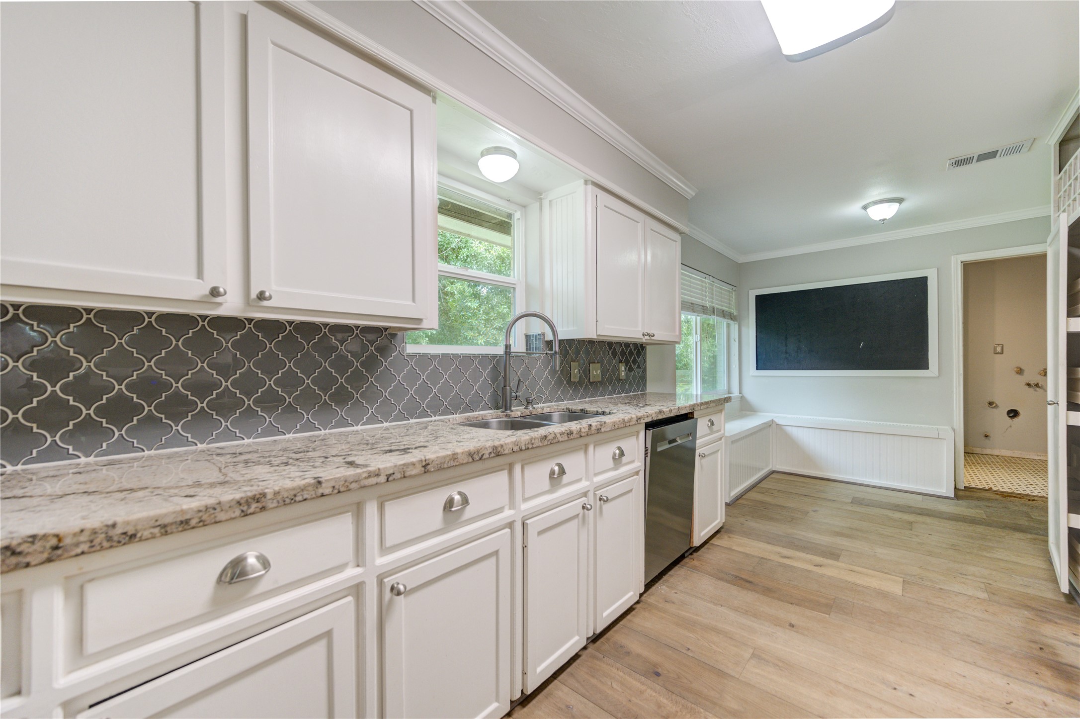 5019 Oak Forest Drive Property Photo 12