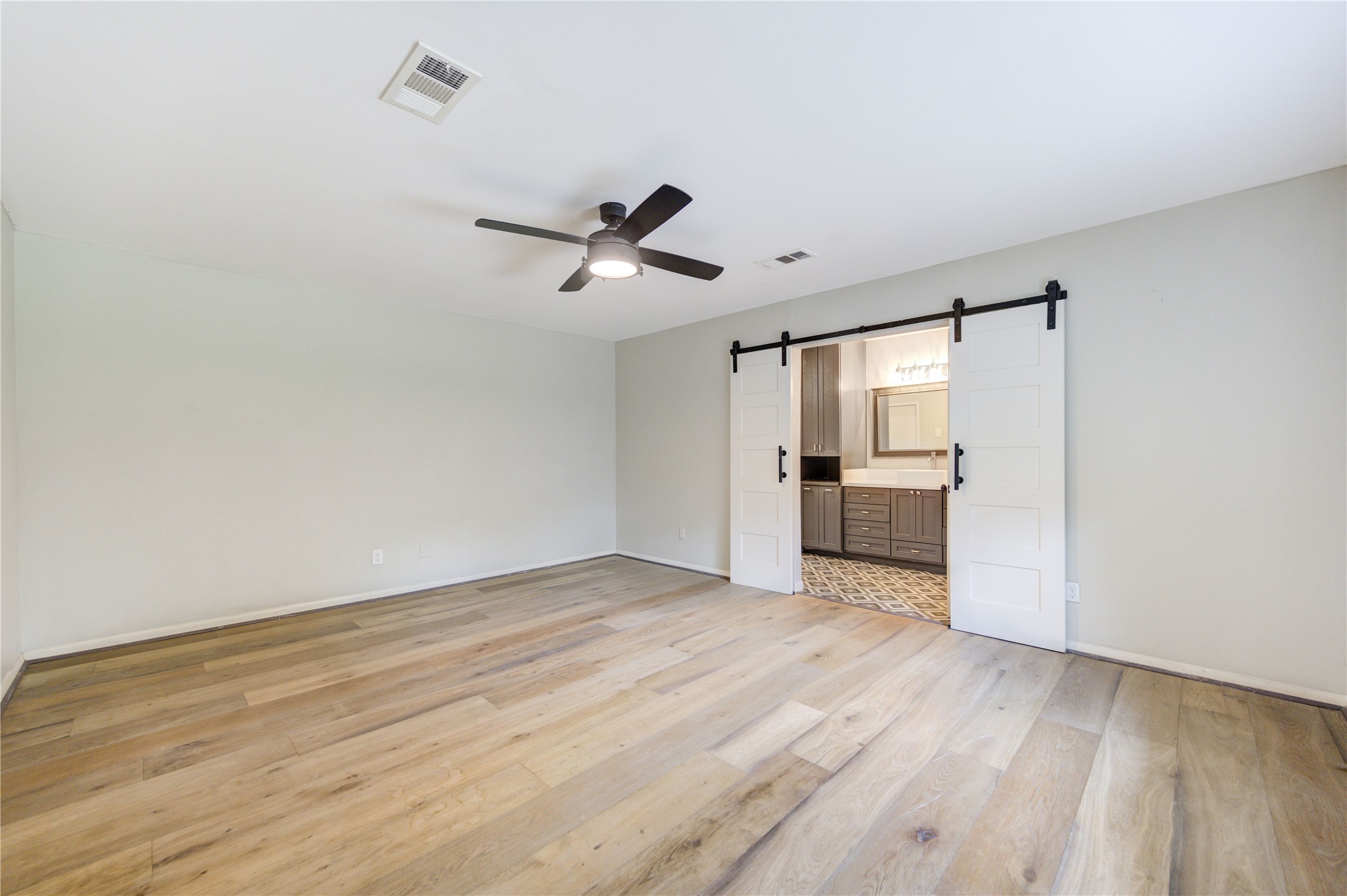 5019 Oak Forest Drive Property Photo 16