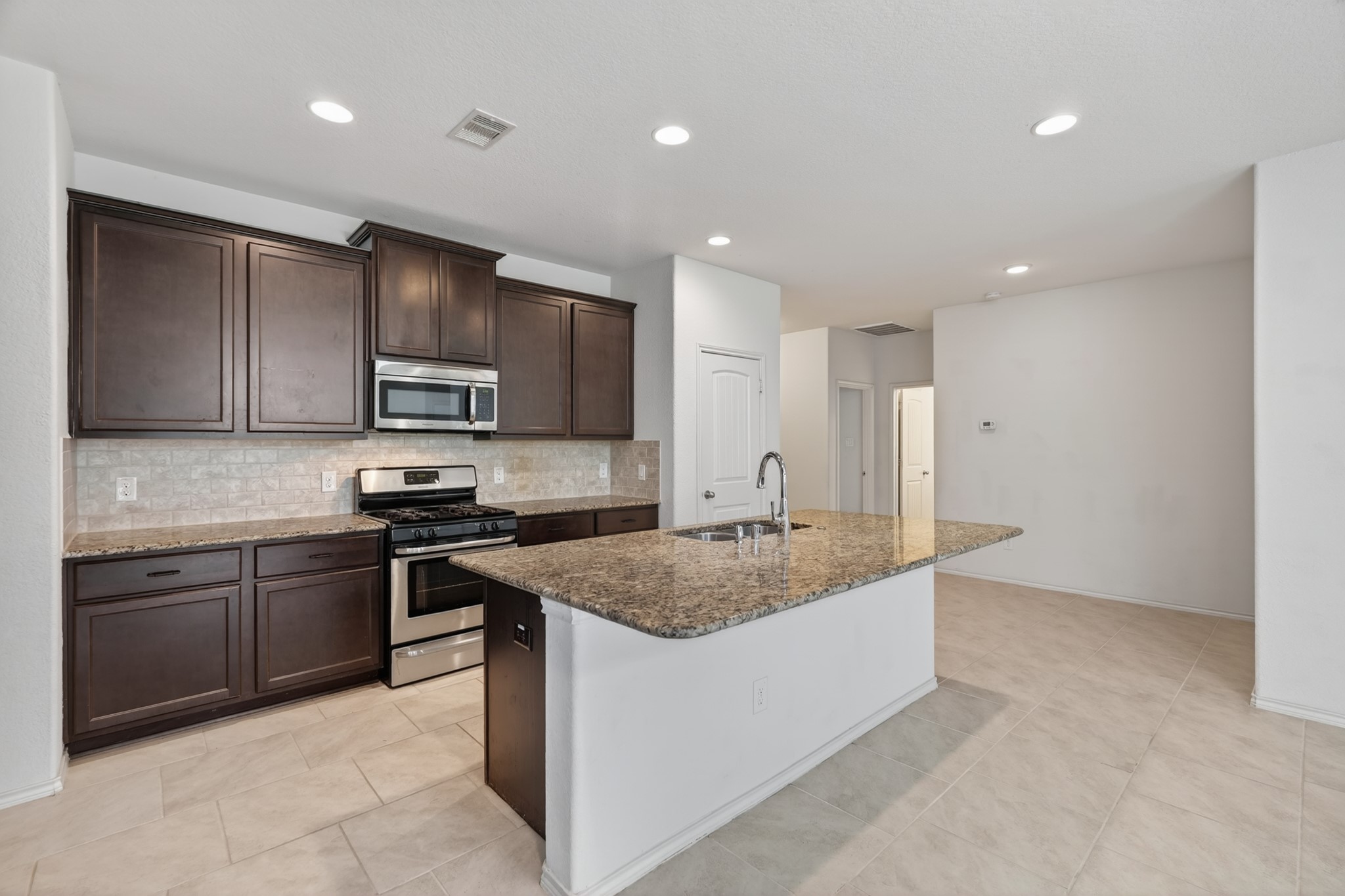 138 Meadow Grove Drive Property Photo 11