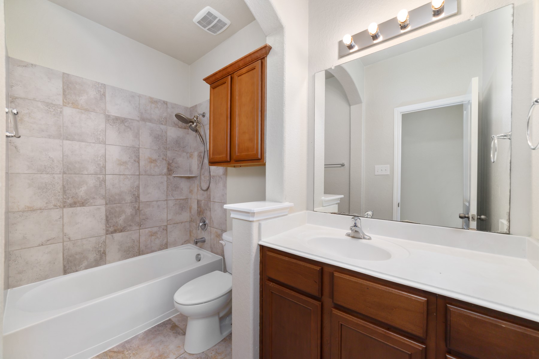 17003 Hinkley Glen Court Property Photo 8