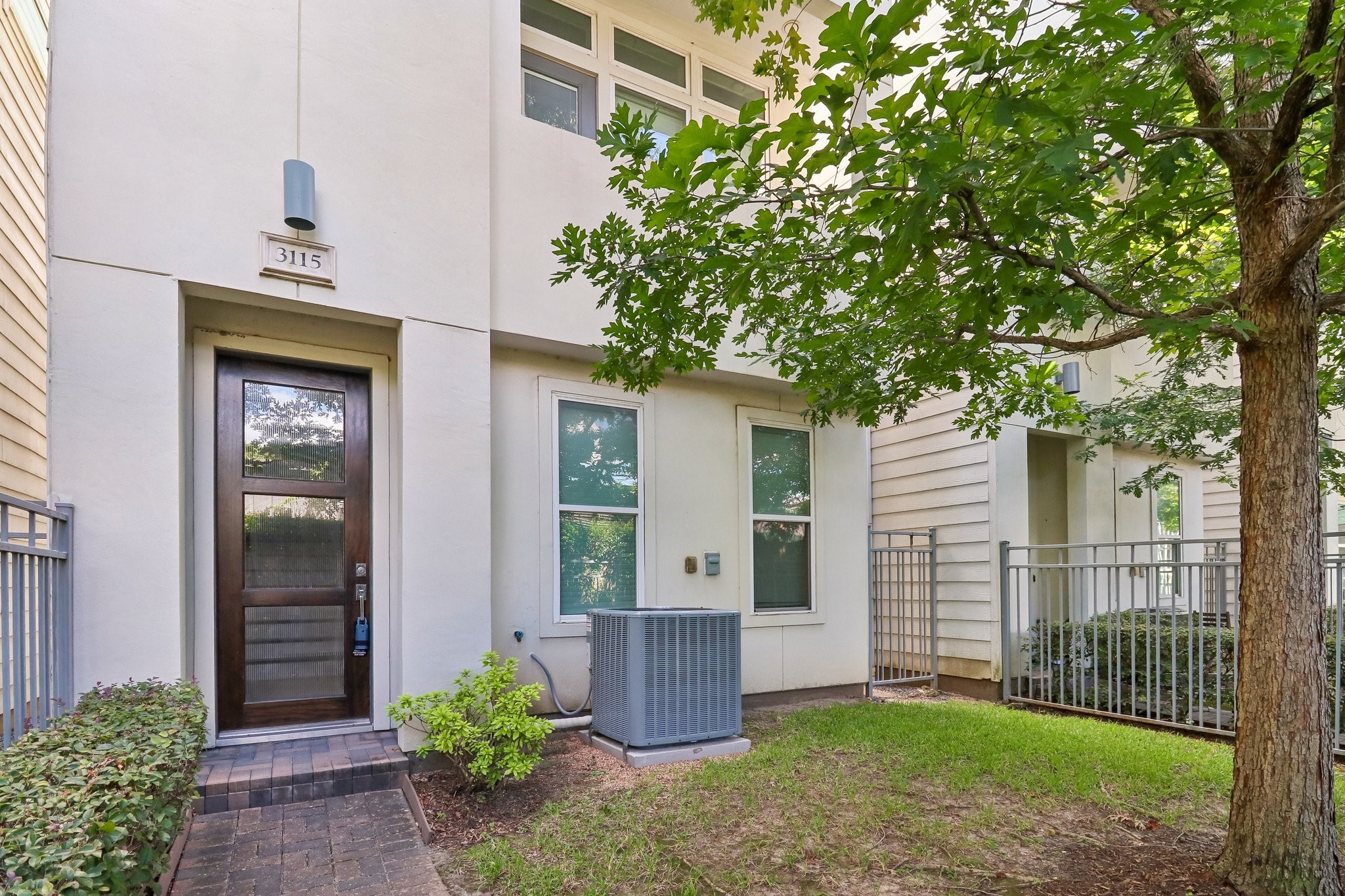 3115 Leeland Street Property Photo 1