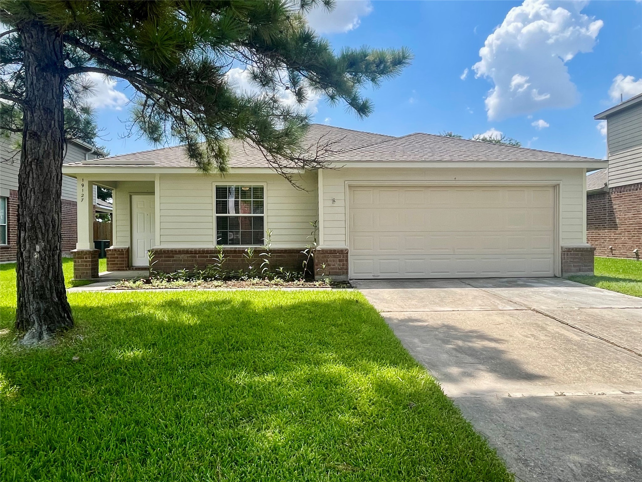 19127 Yaupon Ranch Drive Property Photo 1