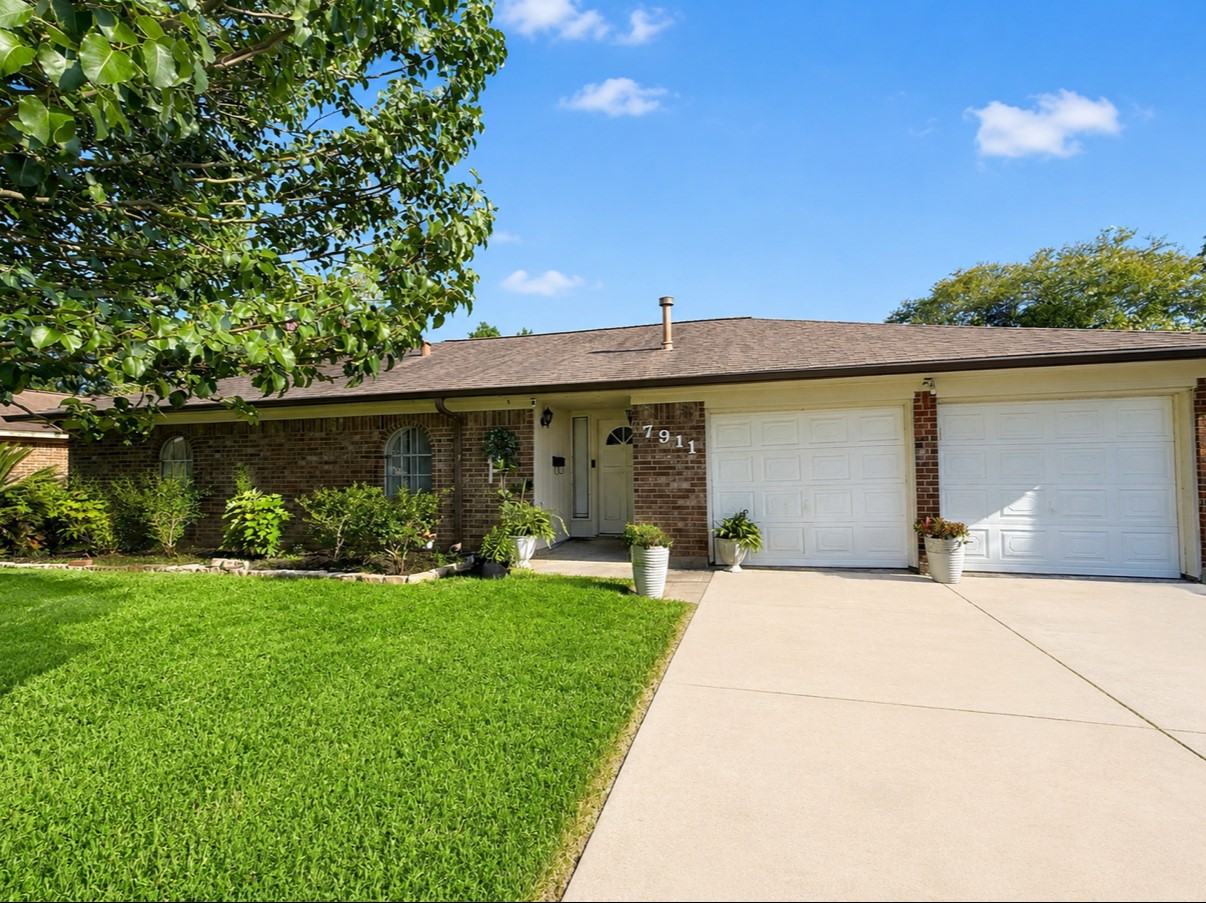 7911 Jonquil Drive Property Photo 1