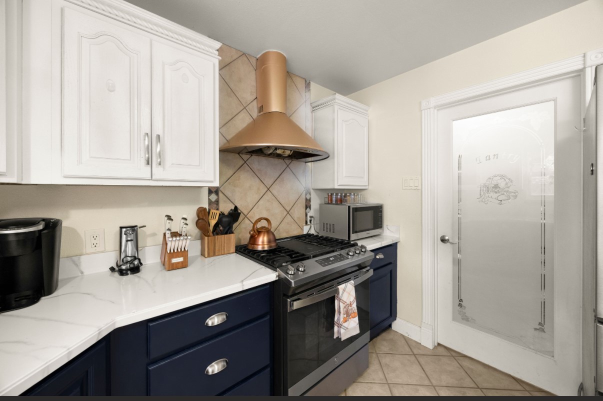 7911 Jonquil Drive Property Photo 10
