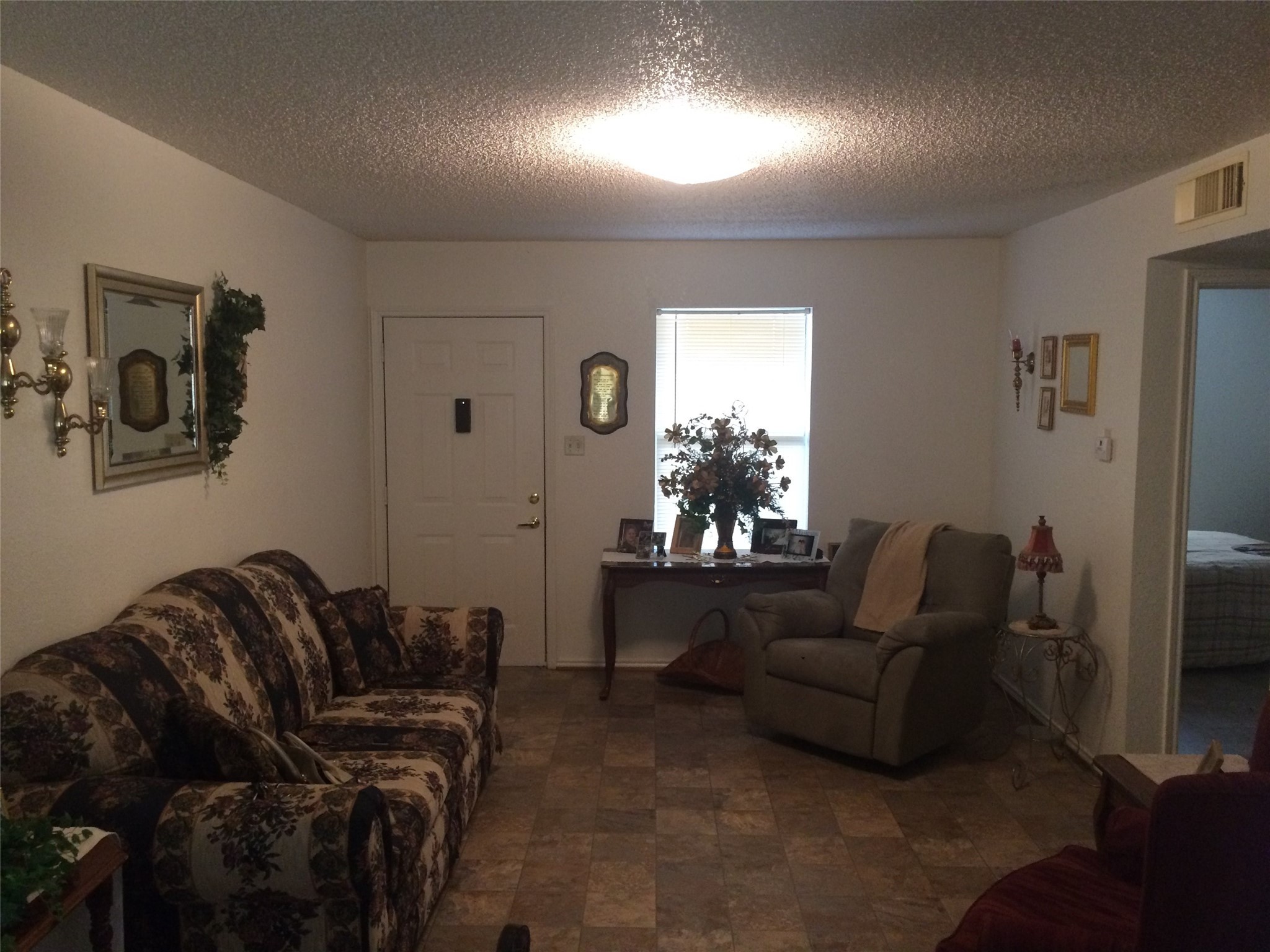 303 E Avenue Property Photo 9