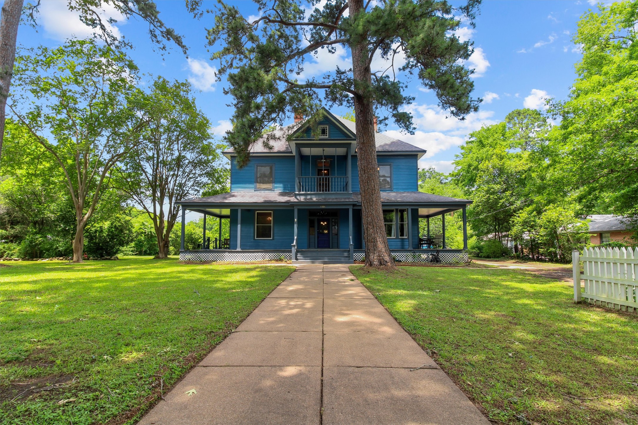 1104 E Houston Avenue Property Photo
