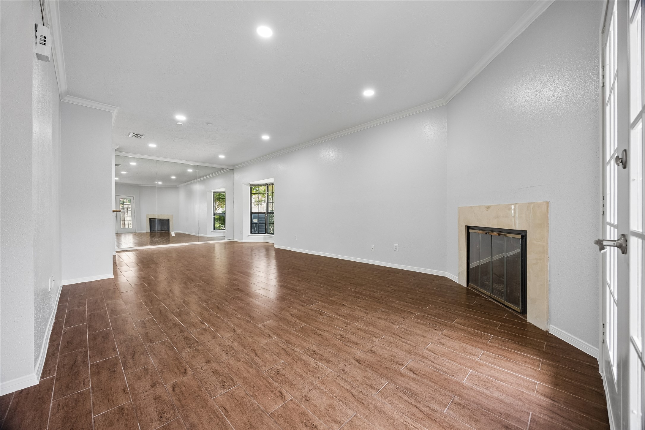 1911 Bering 8 Property Photo 3
