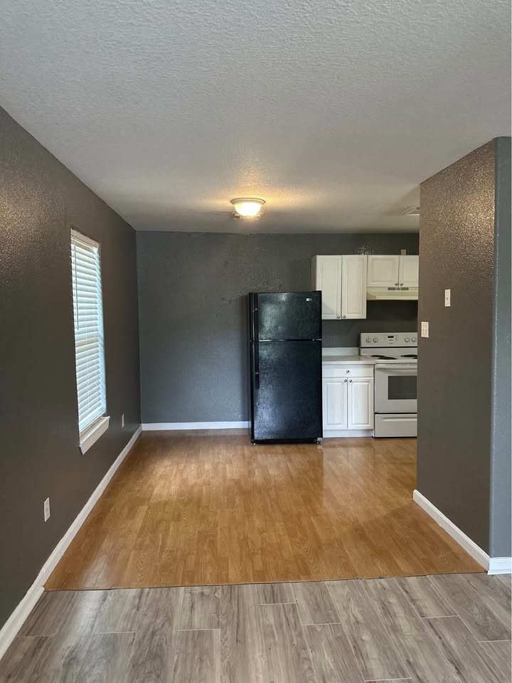 10428 Burden Street B Property Photo 3