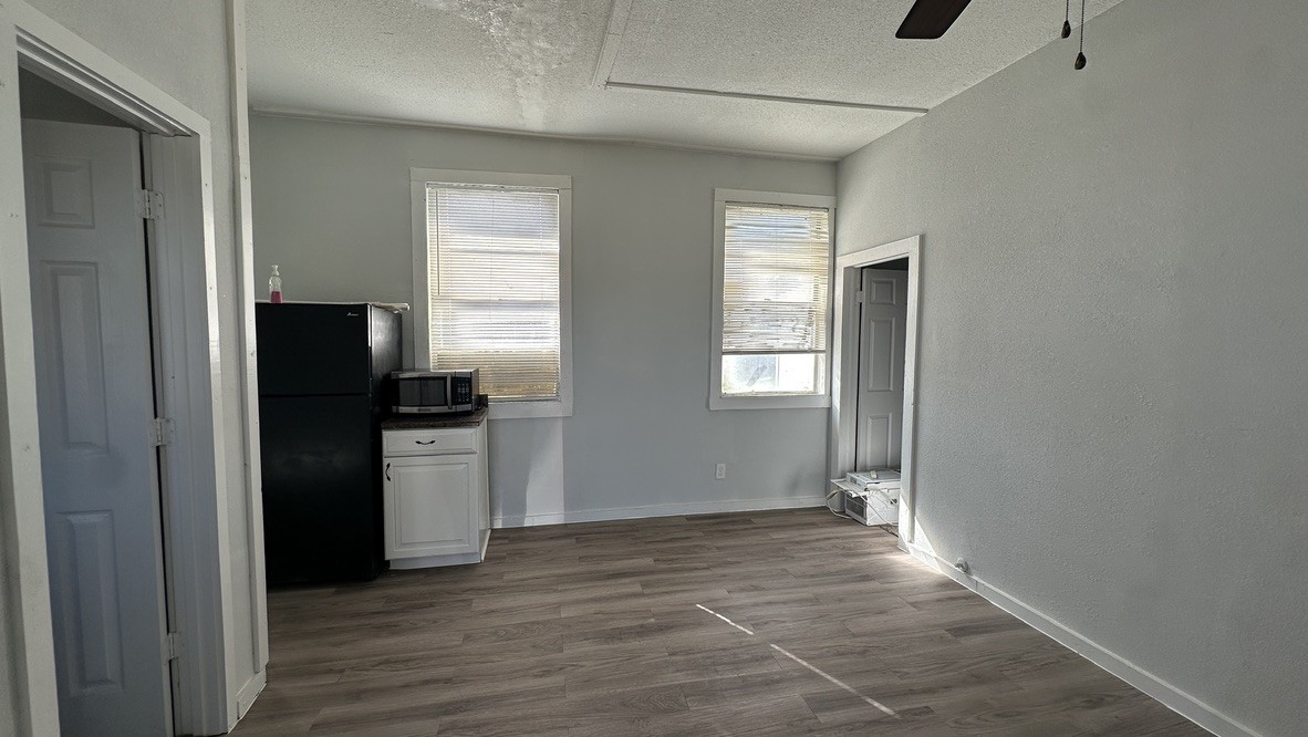 904 Herbert D Property Photo 3