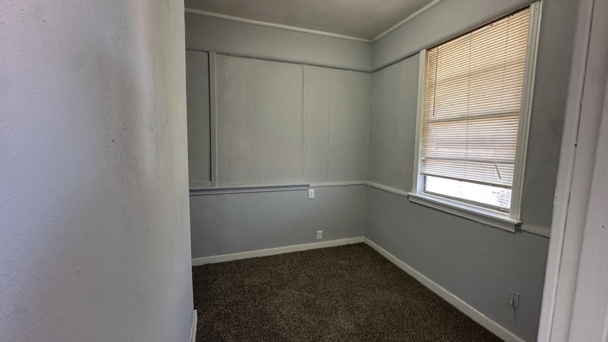 904 Herbert D Property Photo 4