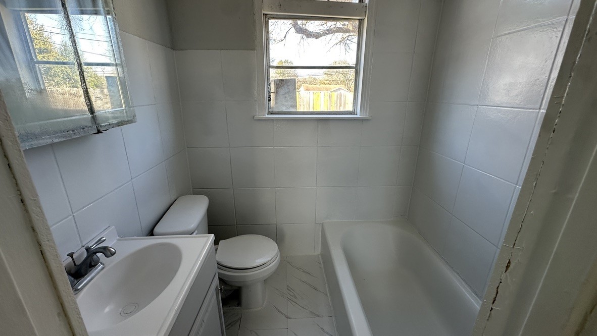 904 Herbert D Property Photo 6