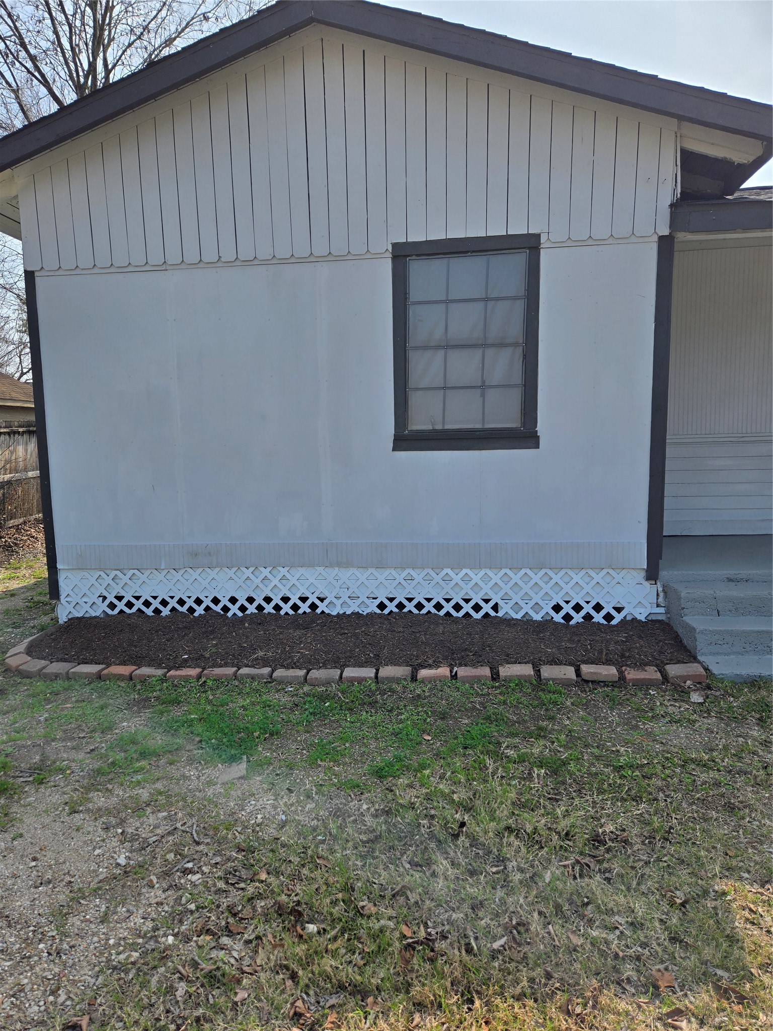 904 Herbert D Property Photo 8