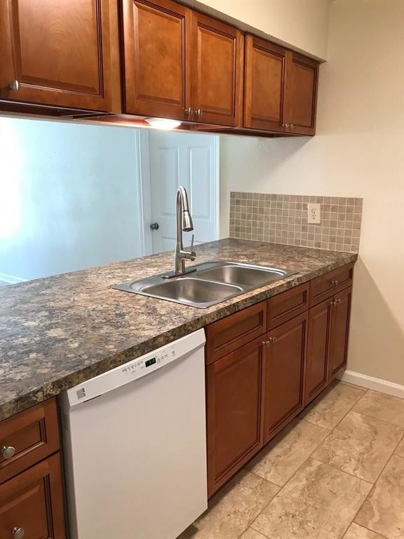 1947 Green Briar Colony Drive 15518-e Property Photo 6