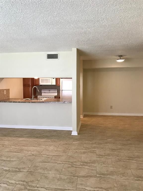 1947 Green Briar Colony Drive 15518-e Property Photo 7