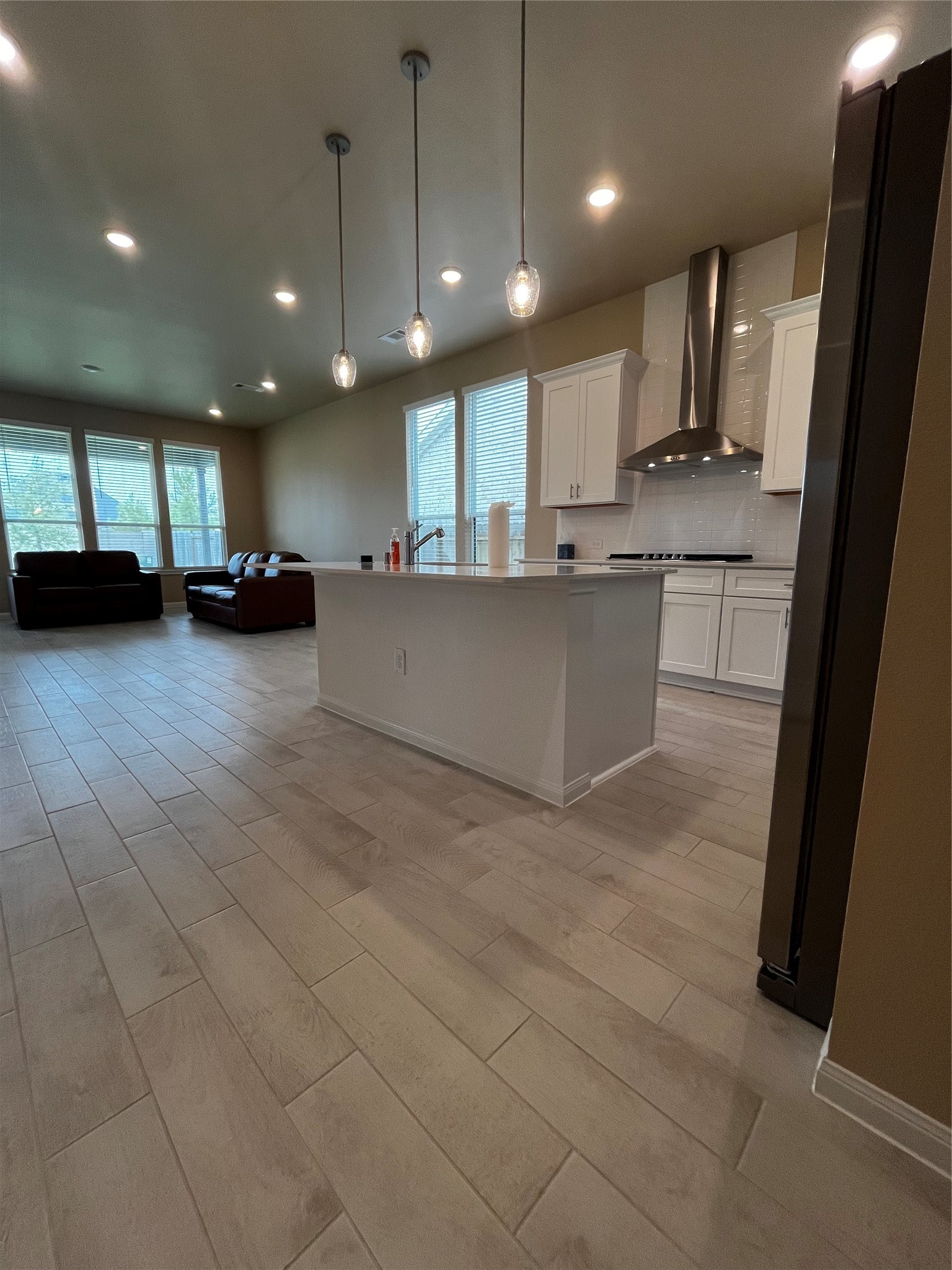 18206 Sonresa Way Property Photo 4
