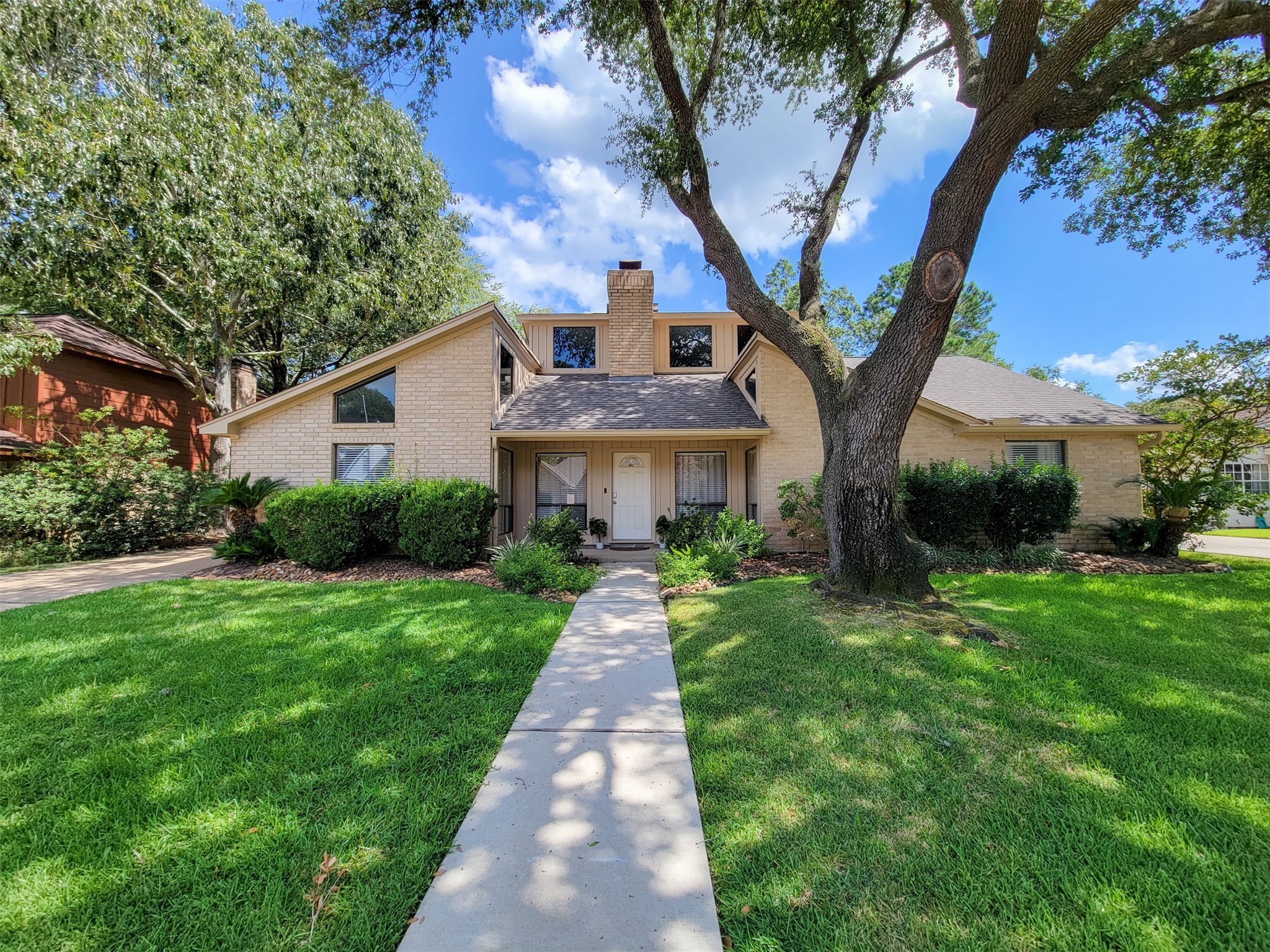 8111 Pine Green Lane Property Photo 4
