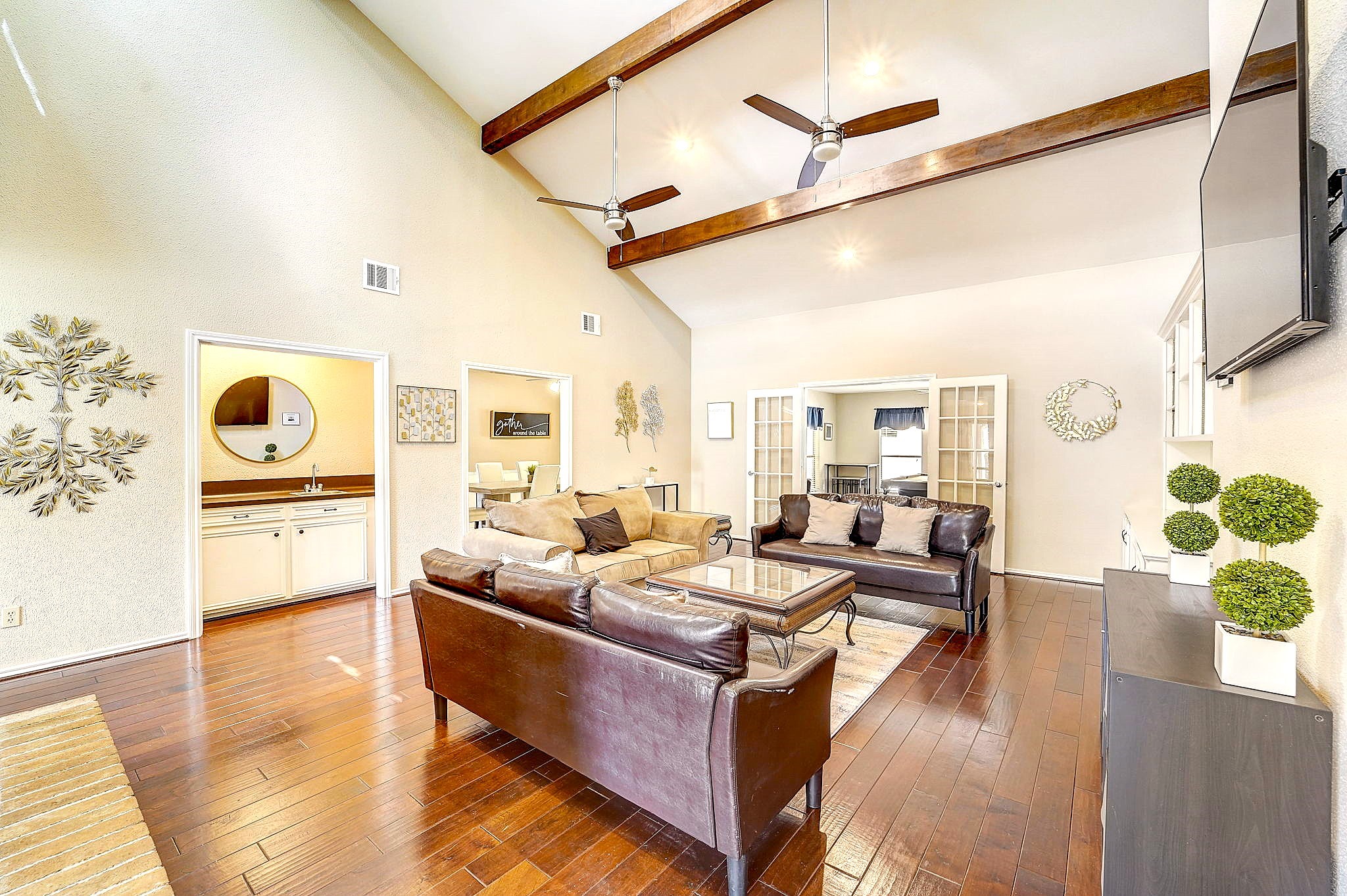 8111 Pine Green Lane Property Photo 8