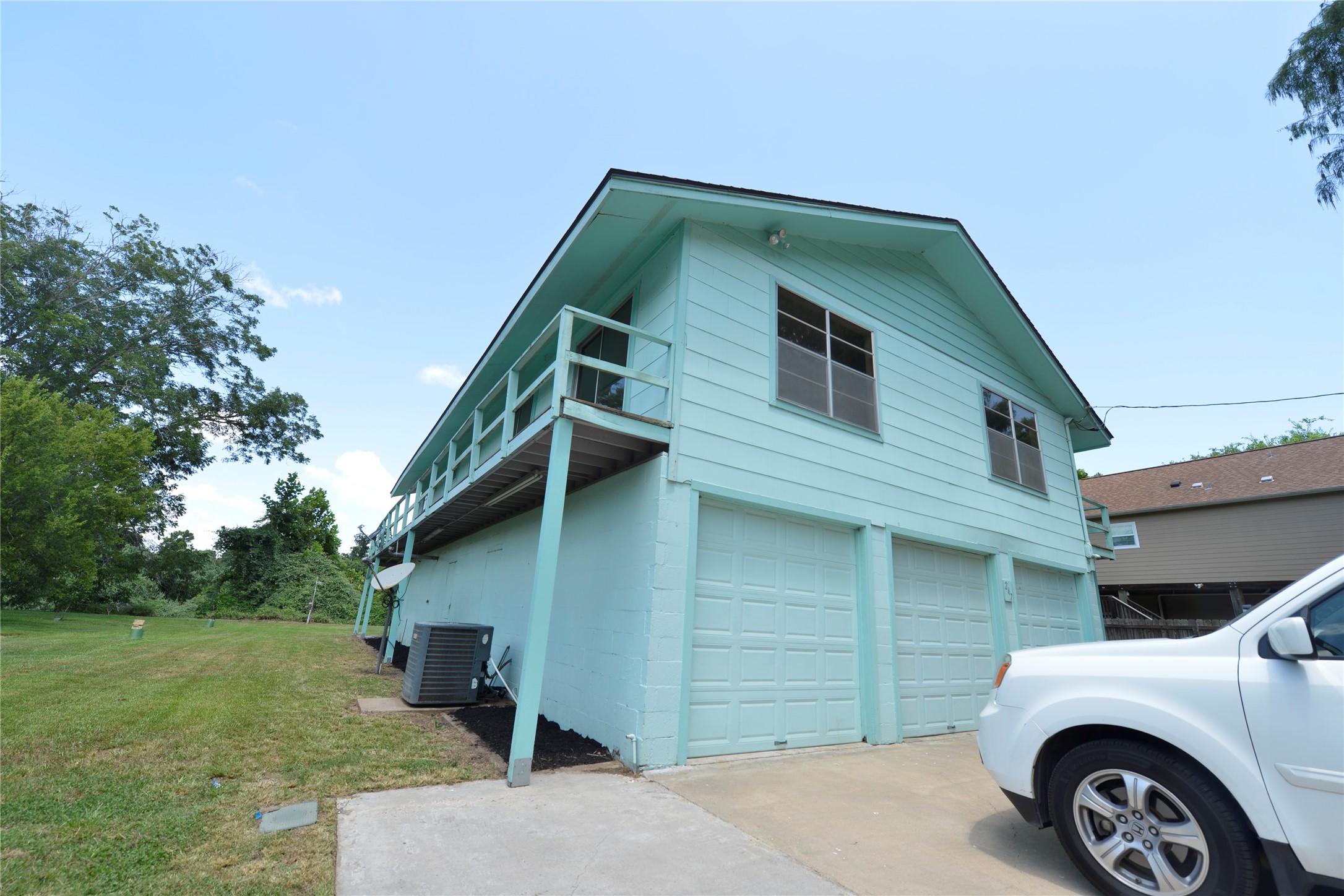 247 Selkirk Drive Property Photo 2