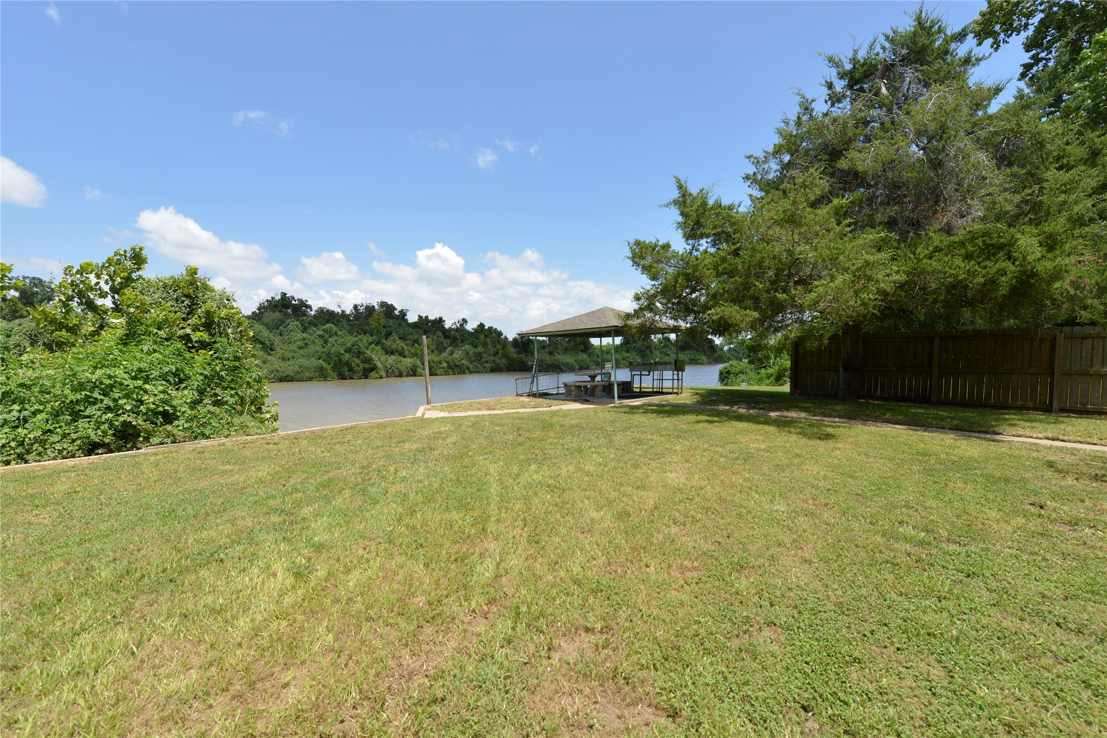 247 Selkirk Drive Property Photo 4