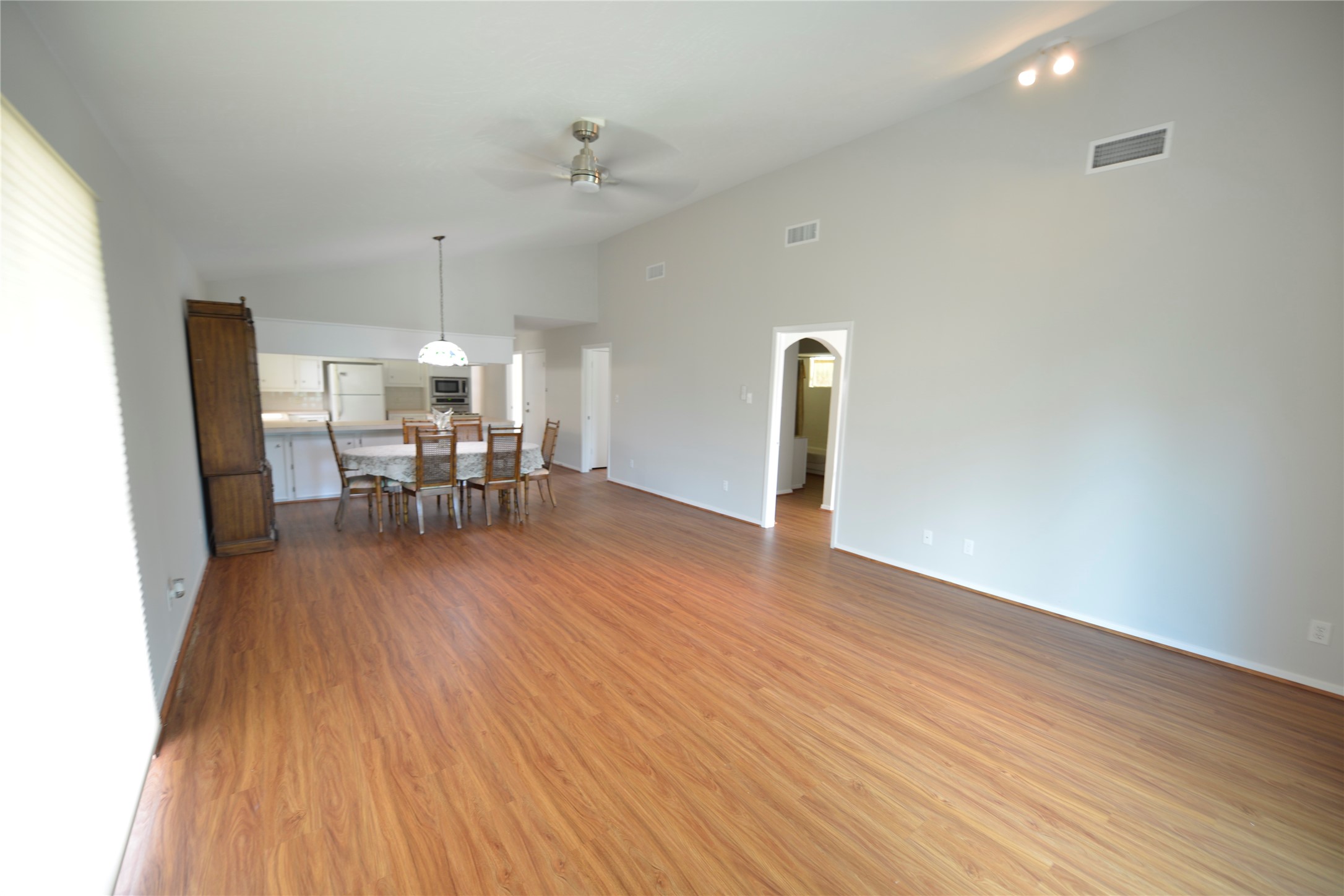 247 Selkirk Drive Property Photo 7